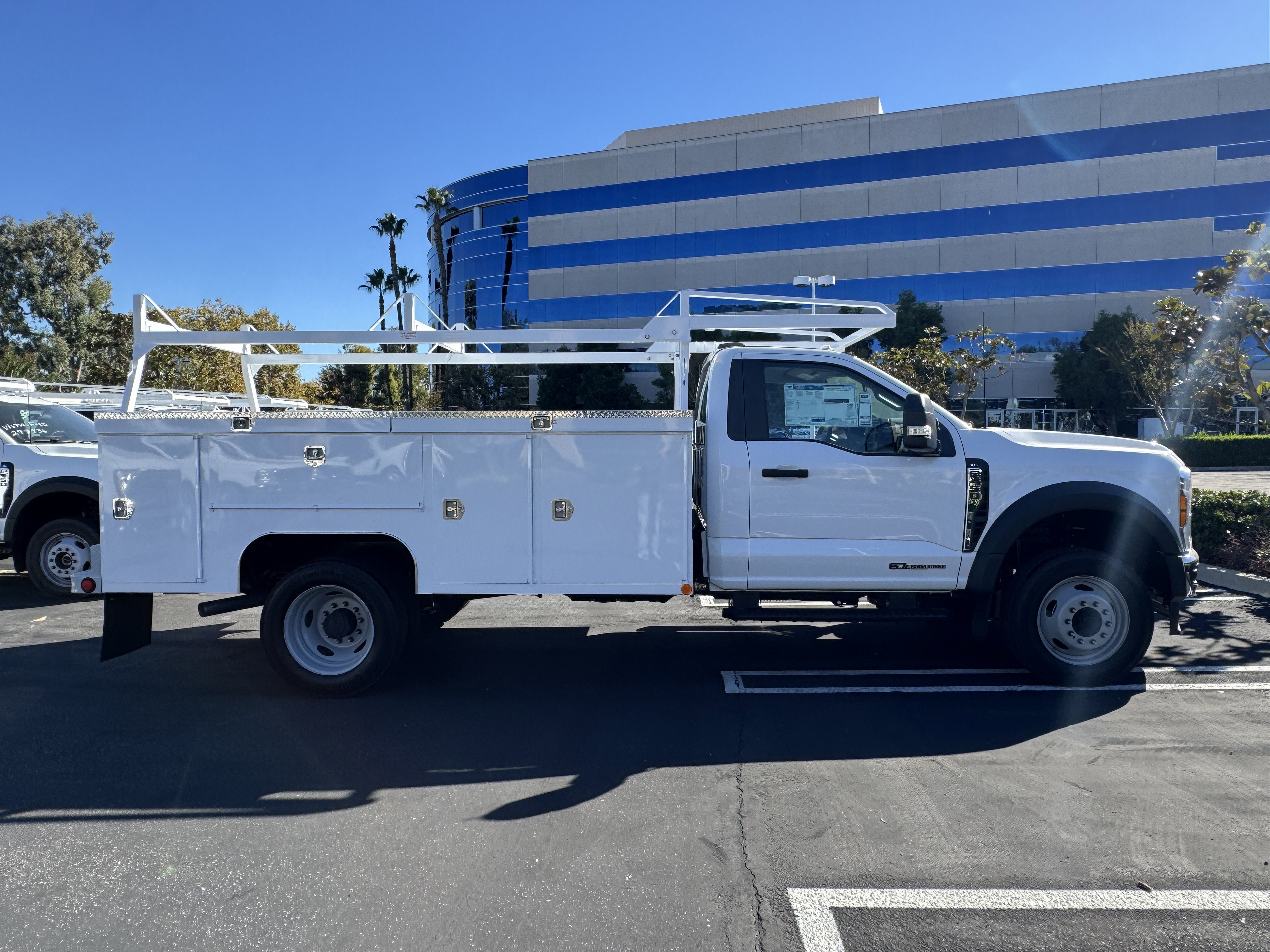 2025 Ford Super Duty F-450 DRW XL 2WD Reg Cab 169 WB 84 CA