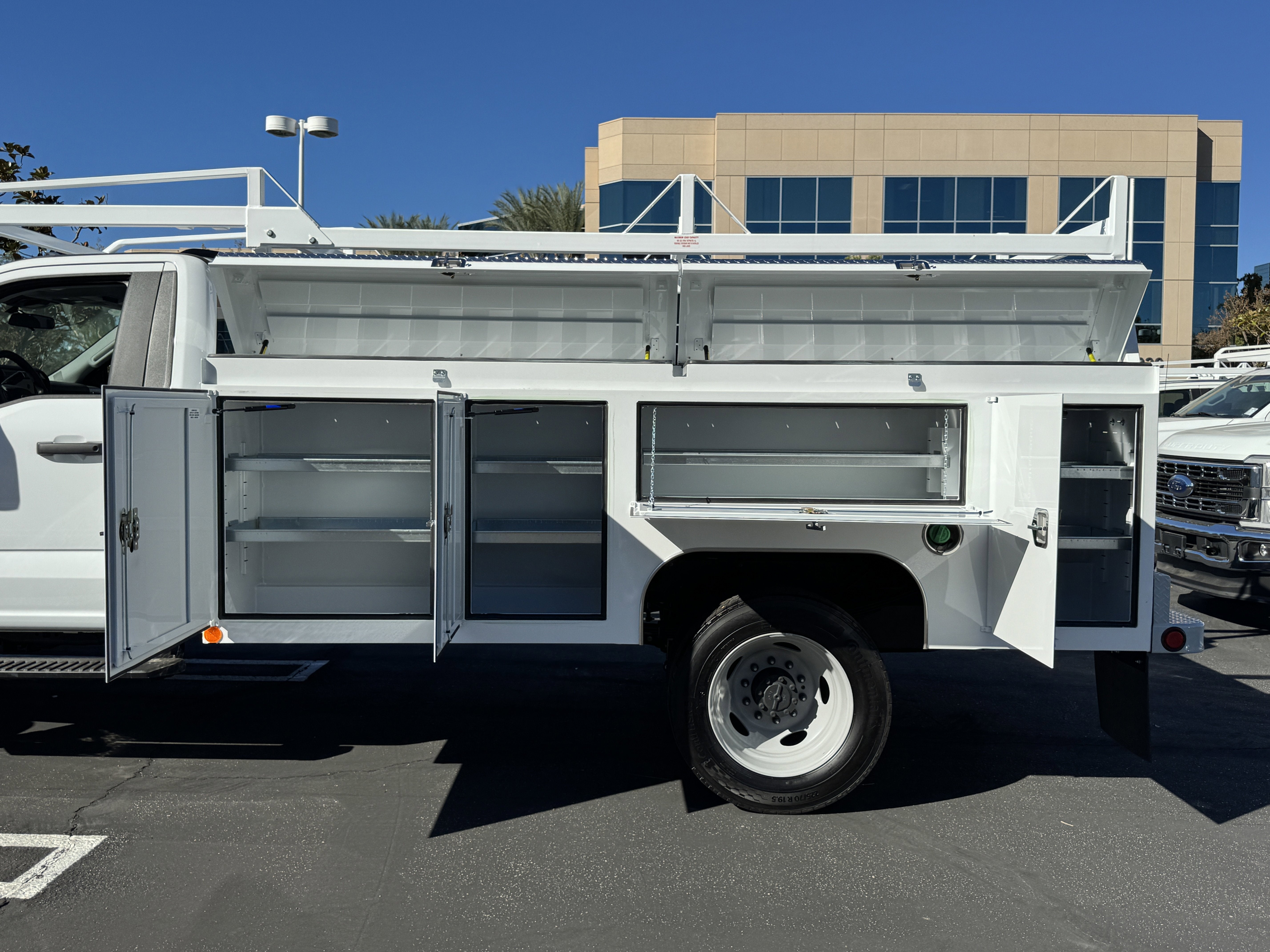 2025 Ford Super Duty F-450 DRW XL 2WD Reg Cab 169 WB 84 CA