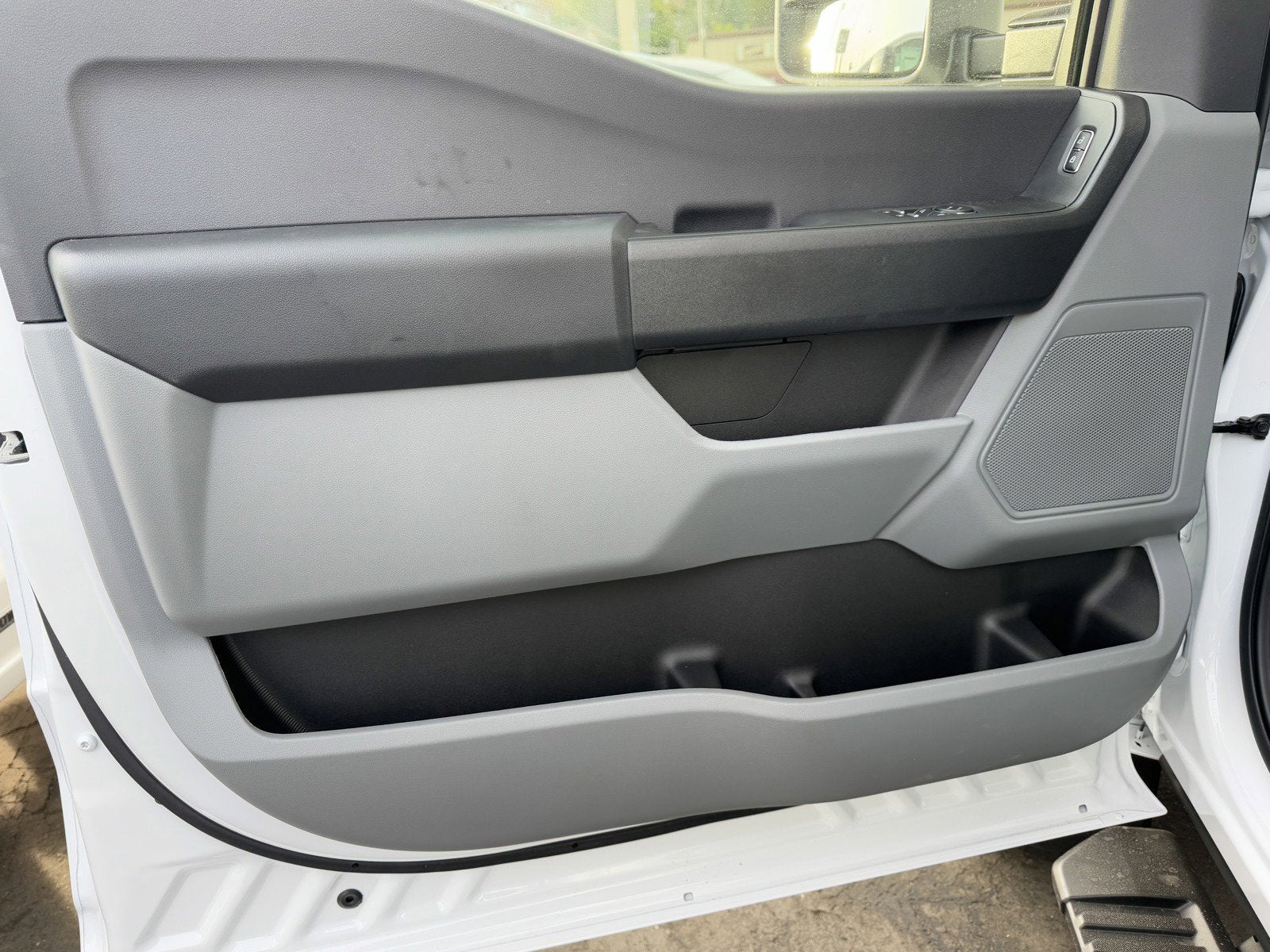 2024 Ford Super Duty F-550 DRW XL 2WD Reg Cab 145 WB 60 CA