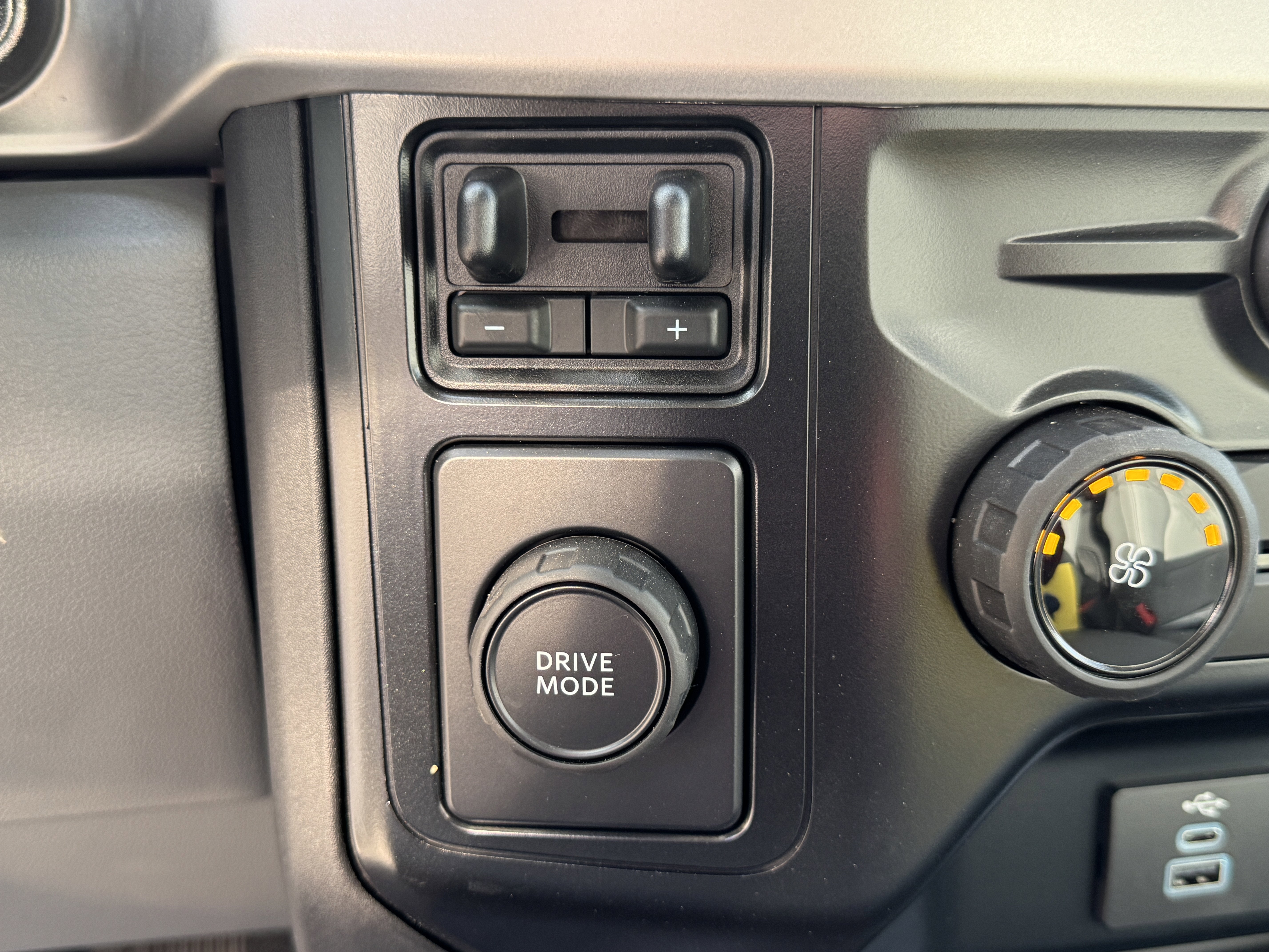 2024 Ford Super Duty F-550 DRW XL