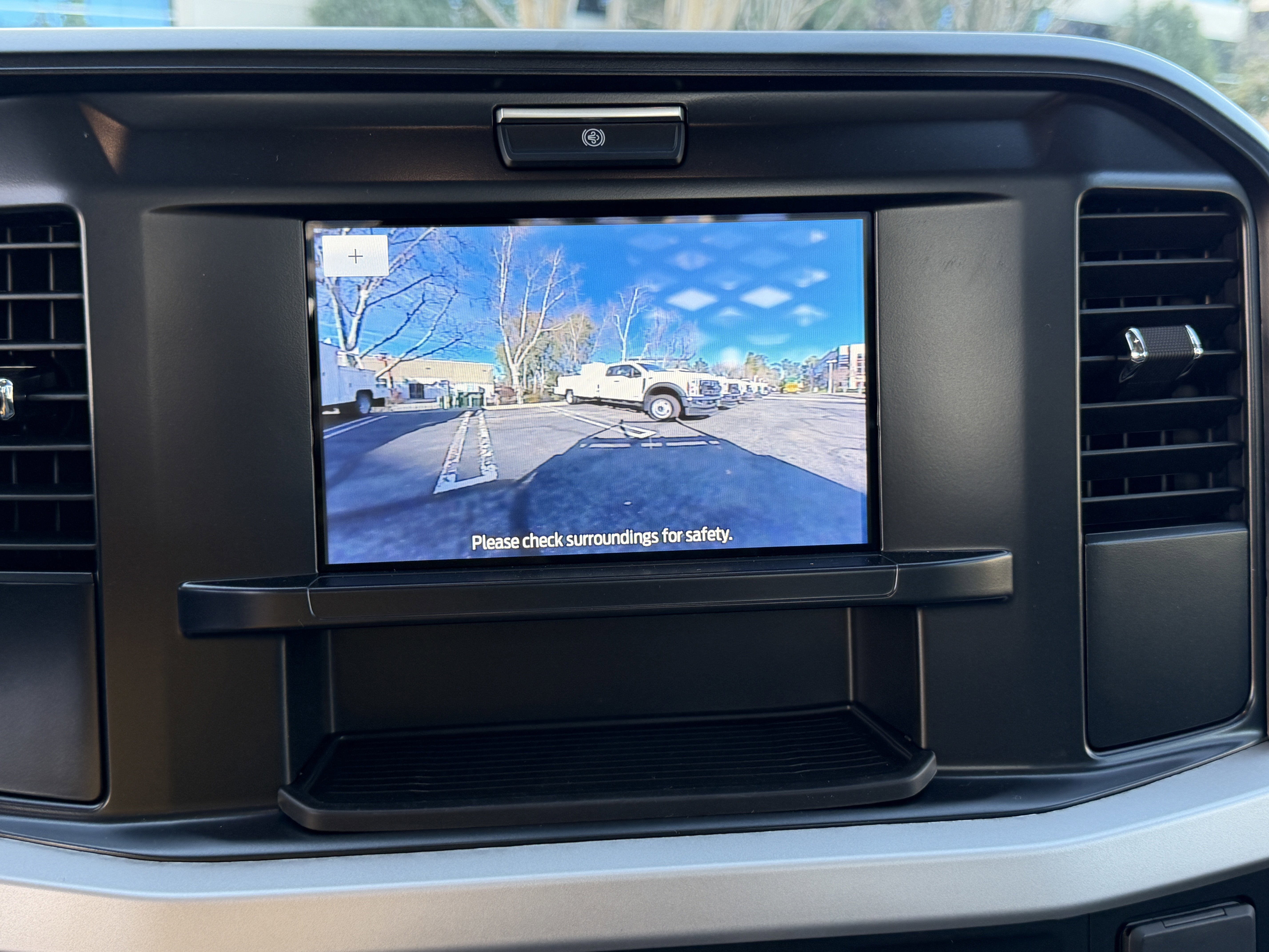 2025 Ford Super Duty F-550 DRW XL 2WD Reg Cab 169 WB 84 CA