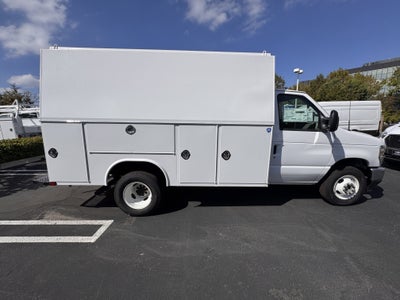2025 Ford E-Series Cutaway E-350 SRW 138 WB