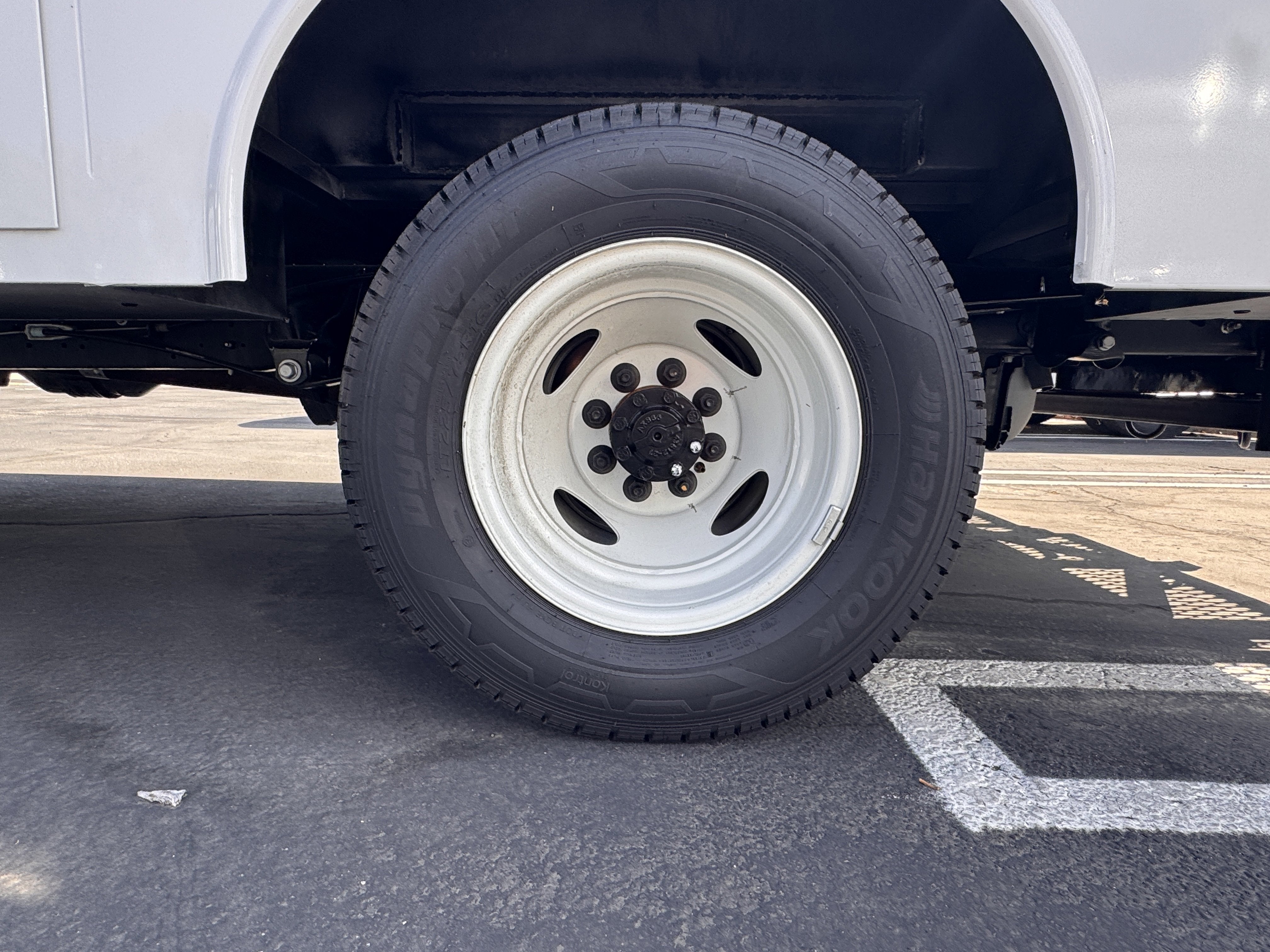 2025 Ford E-Series Cutaway E-350 SRW 138 WB