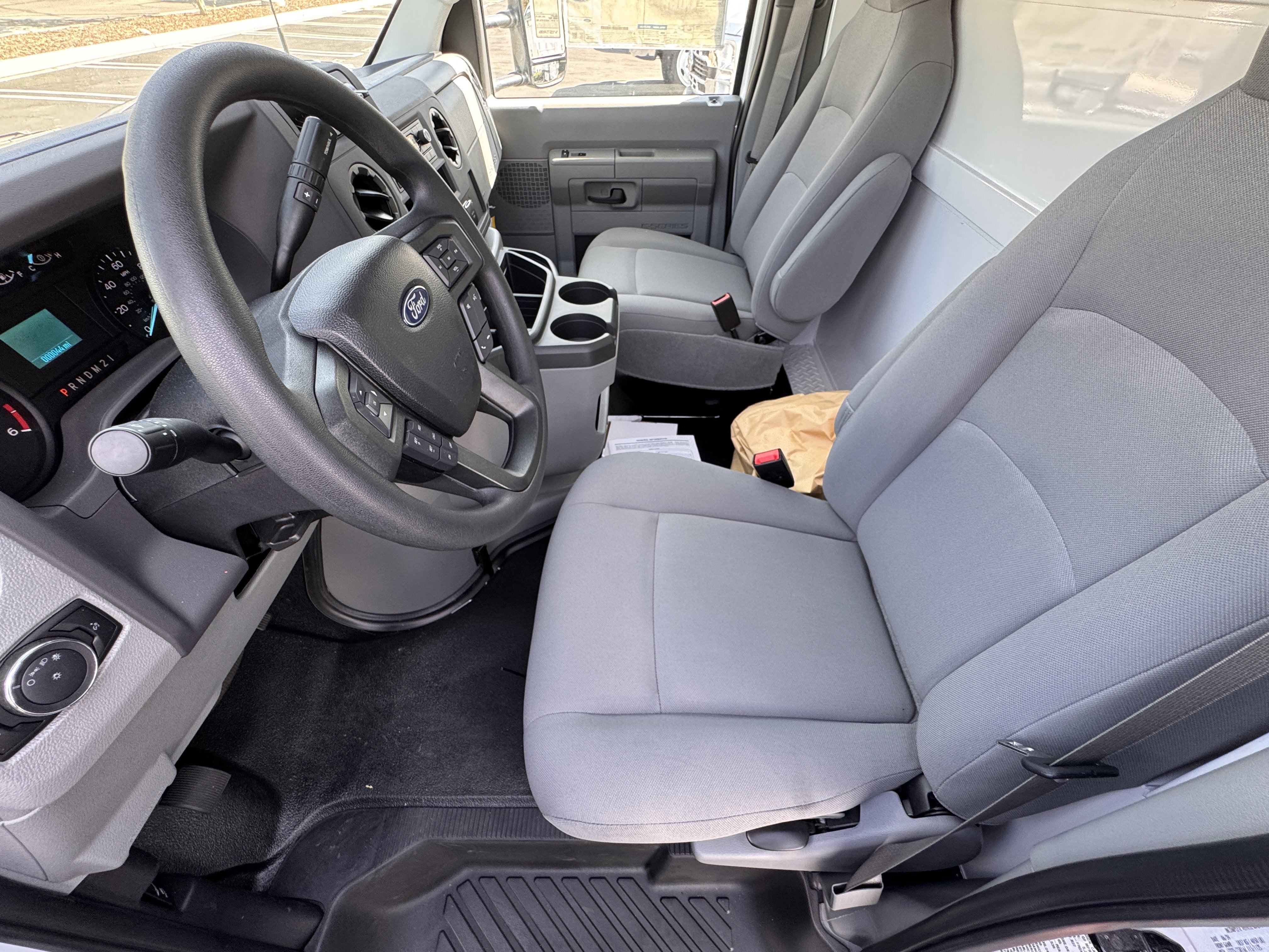 2025 Ford E-Series Cutaway E-350 SRW 138 WB