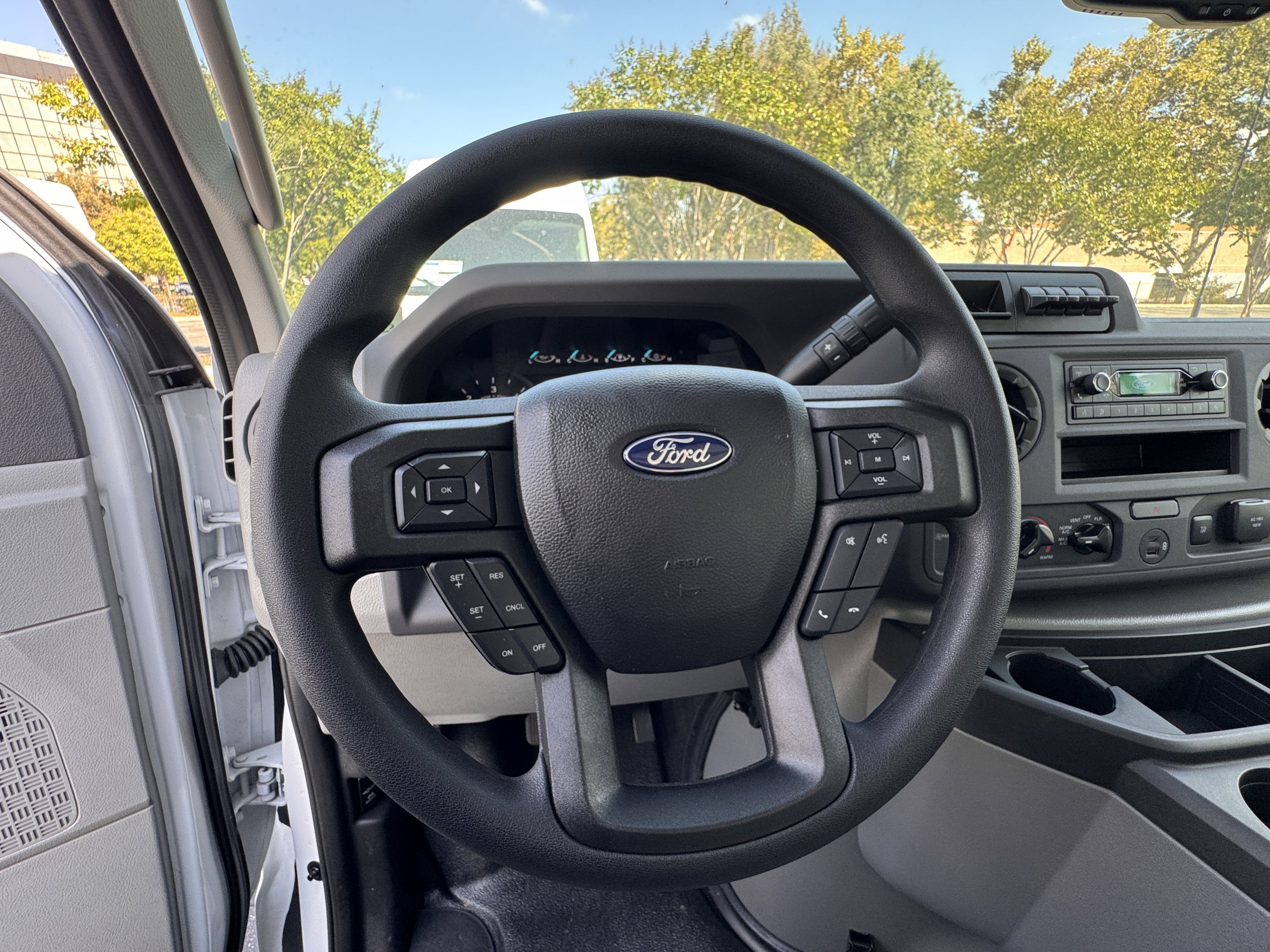 2025 Ford E-Series Cutaway E-350 SRW 138 WB