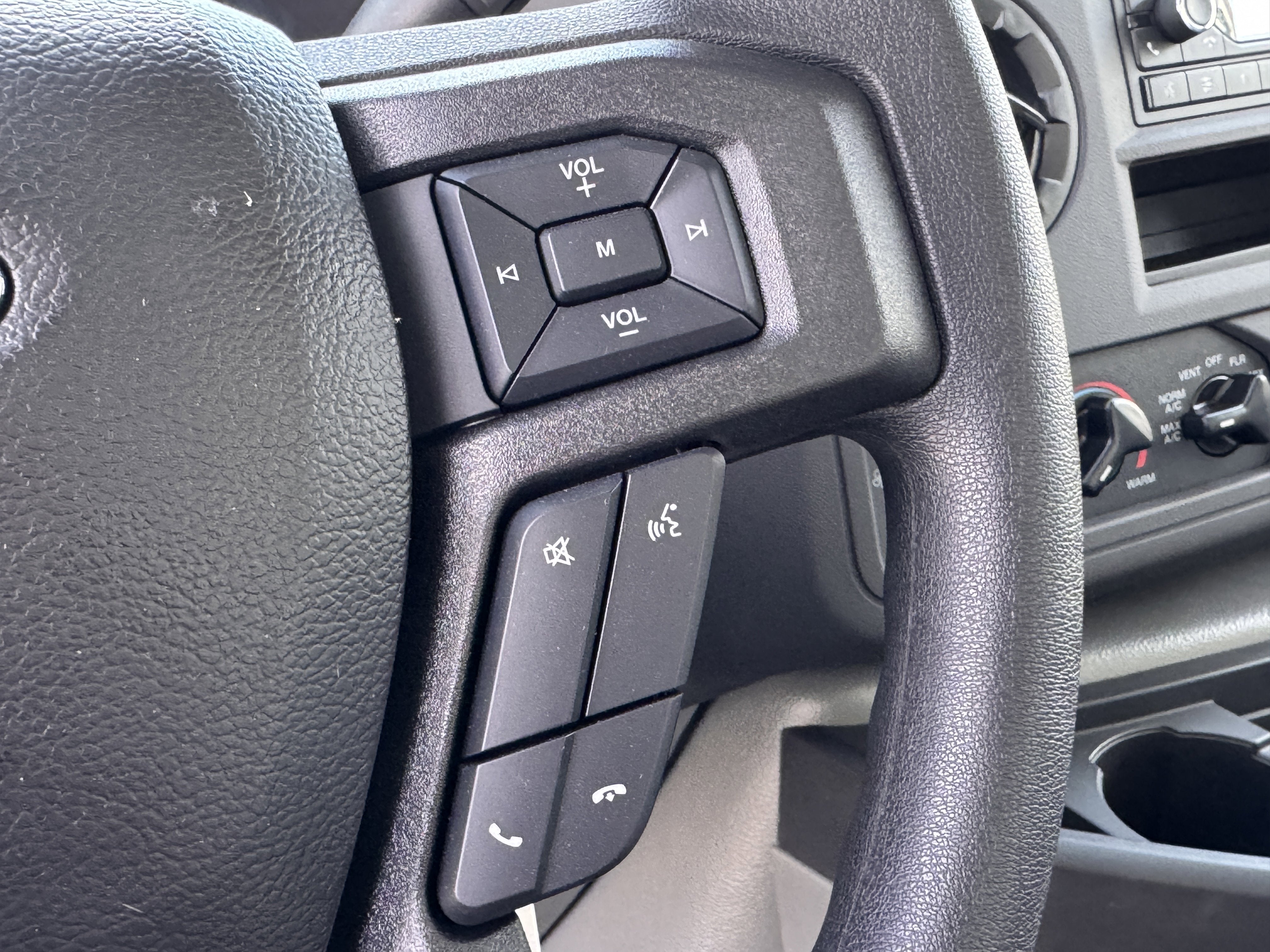 2025 Ford E-Series Cutaway E-350 SRW 138 WB