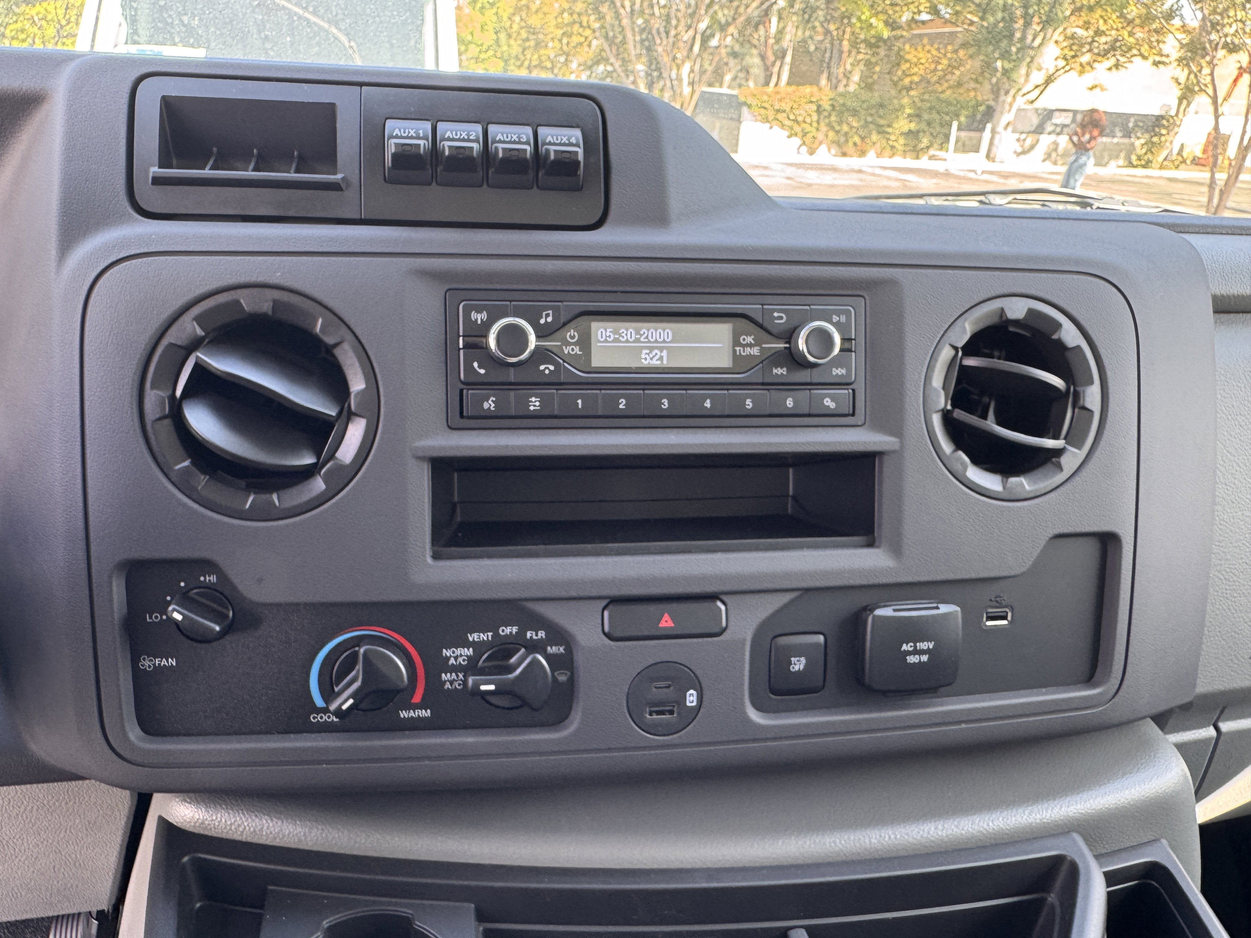 2025 Ford E-Series Cutaway E-350 SRW 138 WB