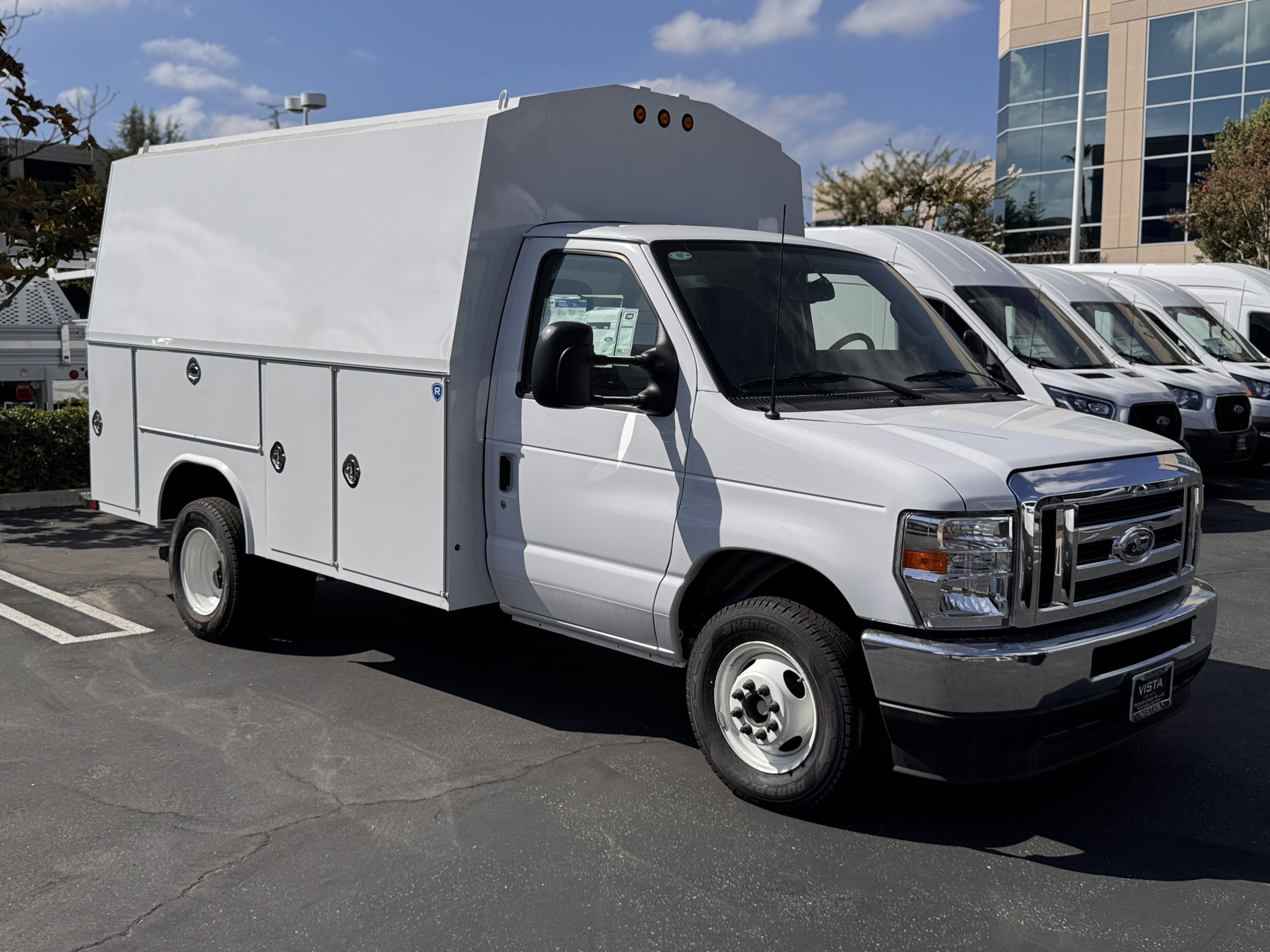 2025 Ford E-Series Cutaway E-350 SRW 138 WB