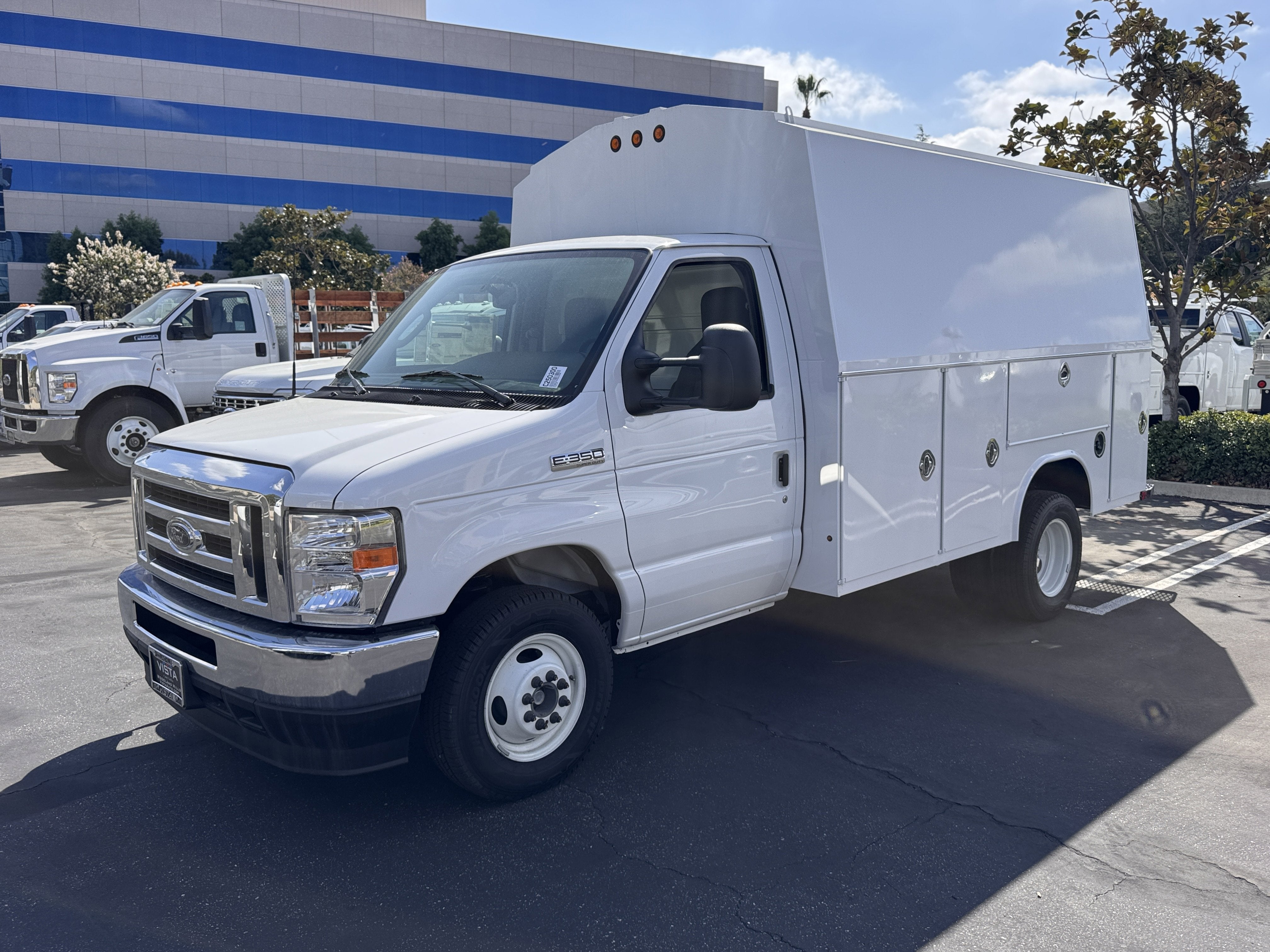 2025 Ford E-Series Cutaway E-350 SRW 138 WB