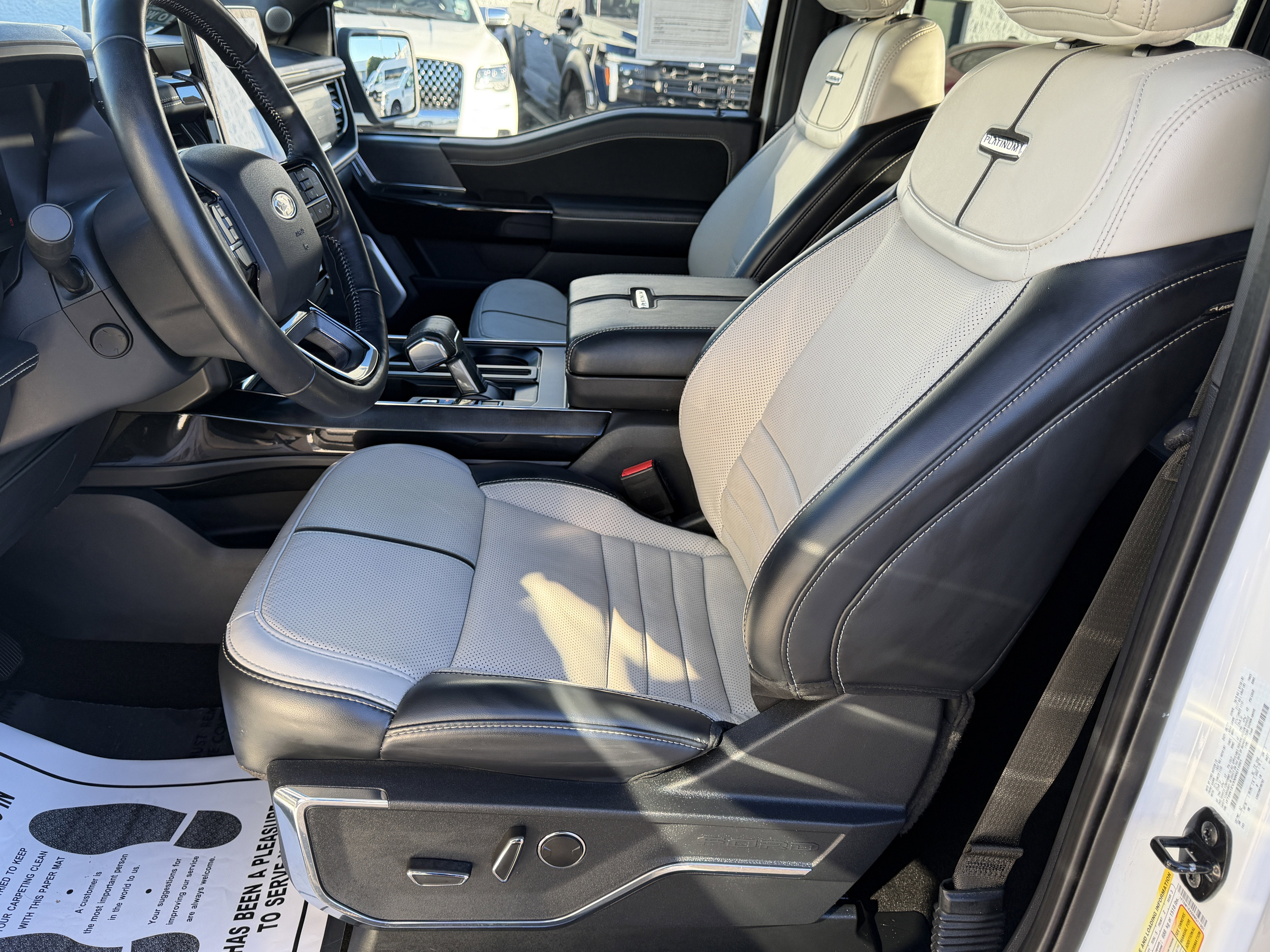 2022 Ford F-150 Lightning Platinum 4WD SuperCrew 5.5' Box