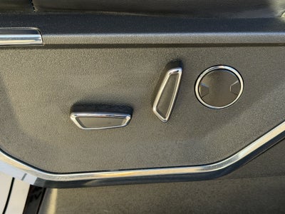 2022 Ford F-150 Lightning Platinum 4WD SuperCrew 5.5' Box