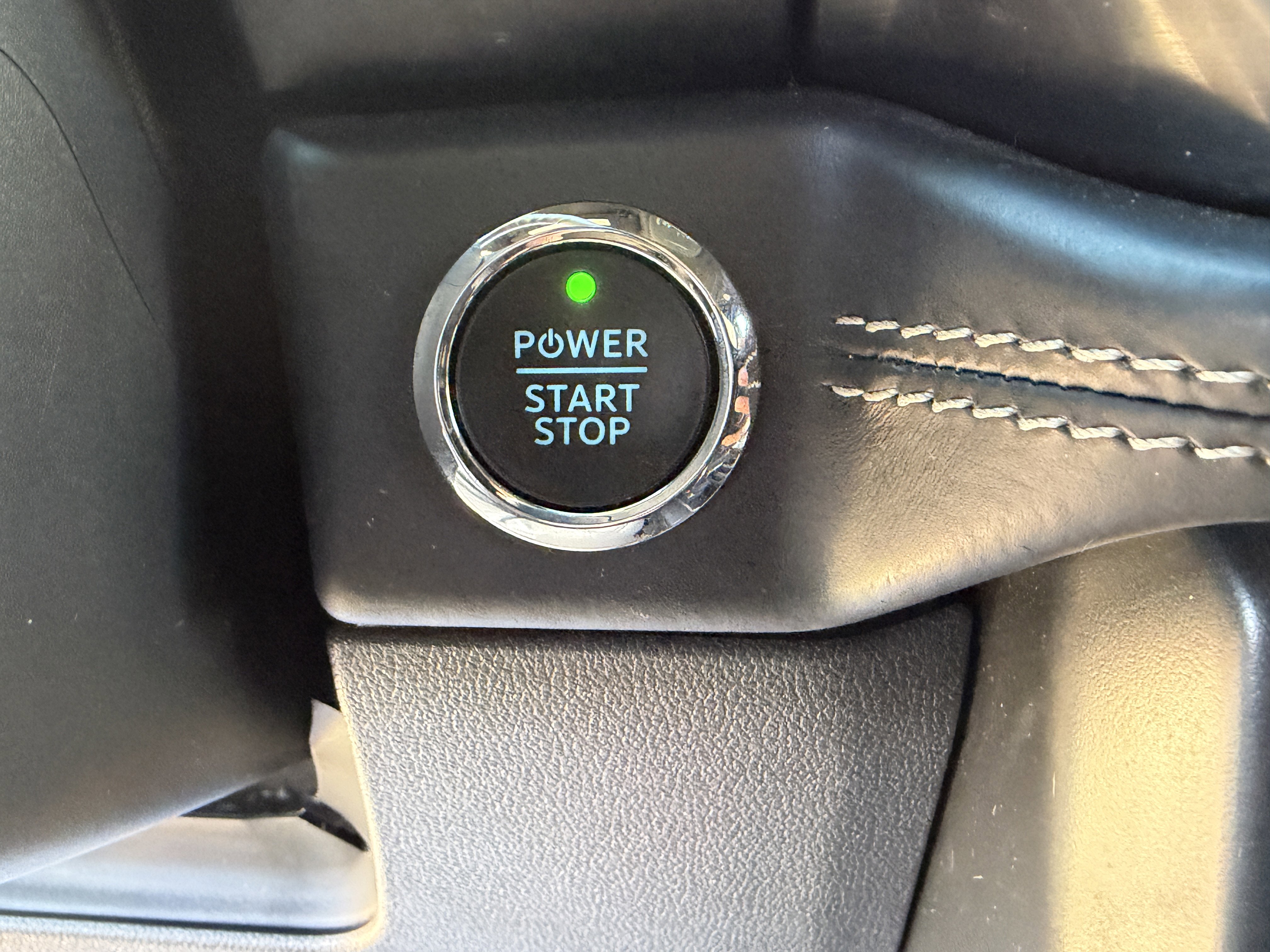 2022 Ford F-150 Lightning Platinum 4WD SuperCrew 5.5' Box