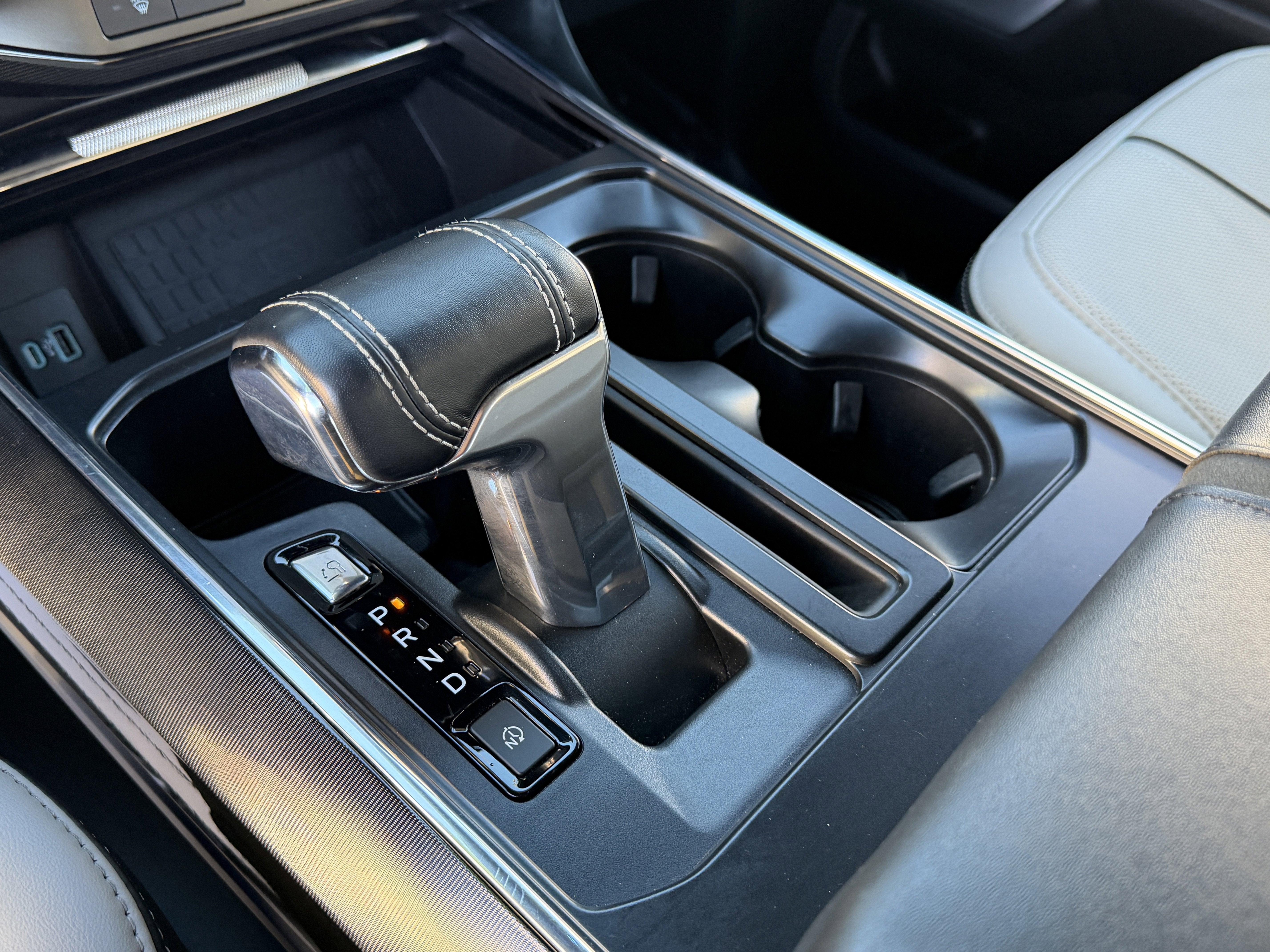 2022 Ford F-150 Lightning Platinum 4WD SuperCrew 5.5' Box