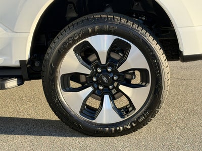 2022 Ford F-150 Lightning Platinum 4WD SuperCrew 5.5' Box