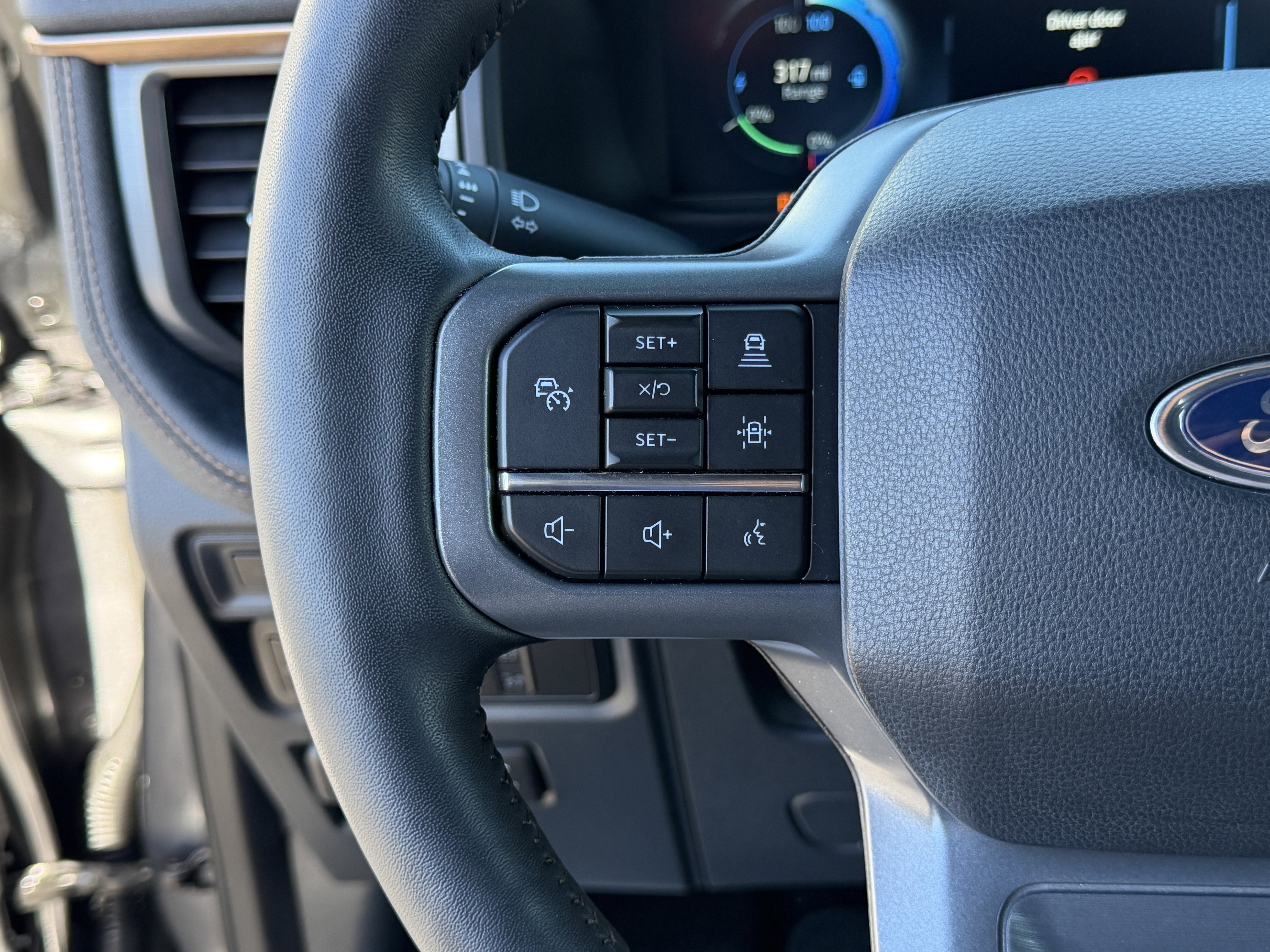 2023 Ford F-150 Lightning LARIAT