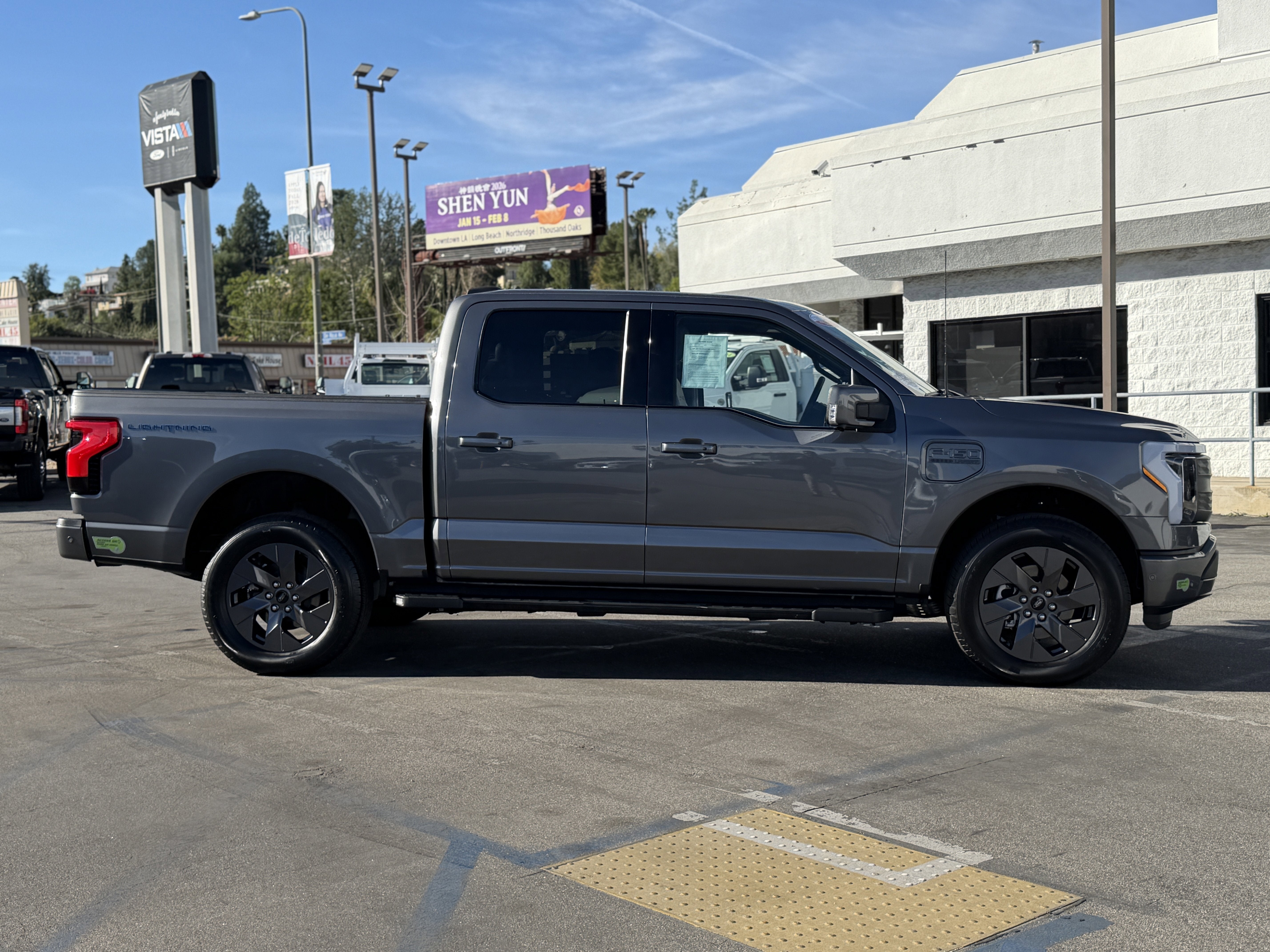 2023 Ford F-150 Lightning LARIAT