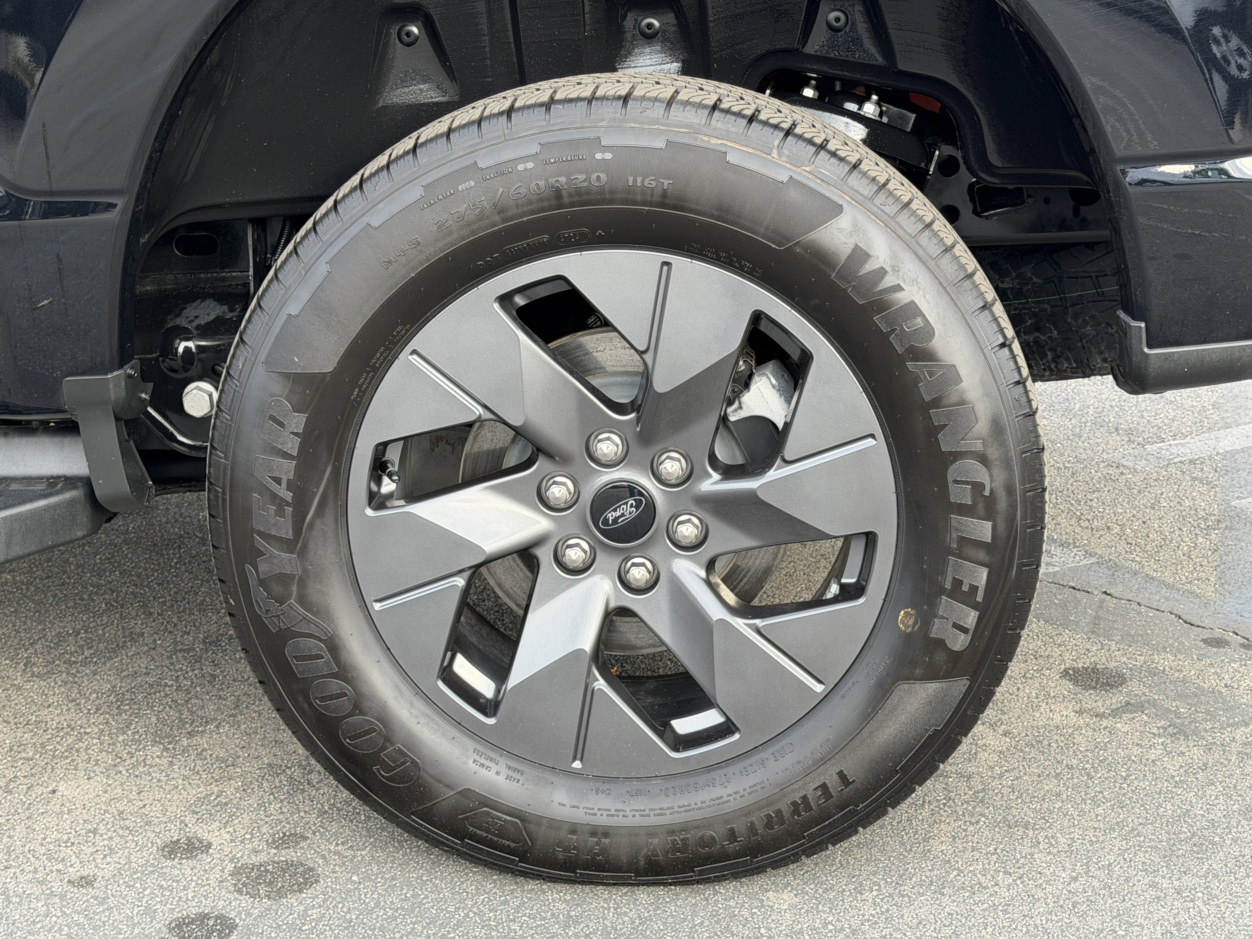 2025 Ford F-150 Lightning LARIAT