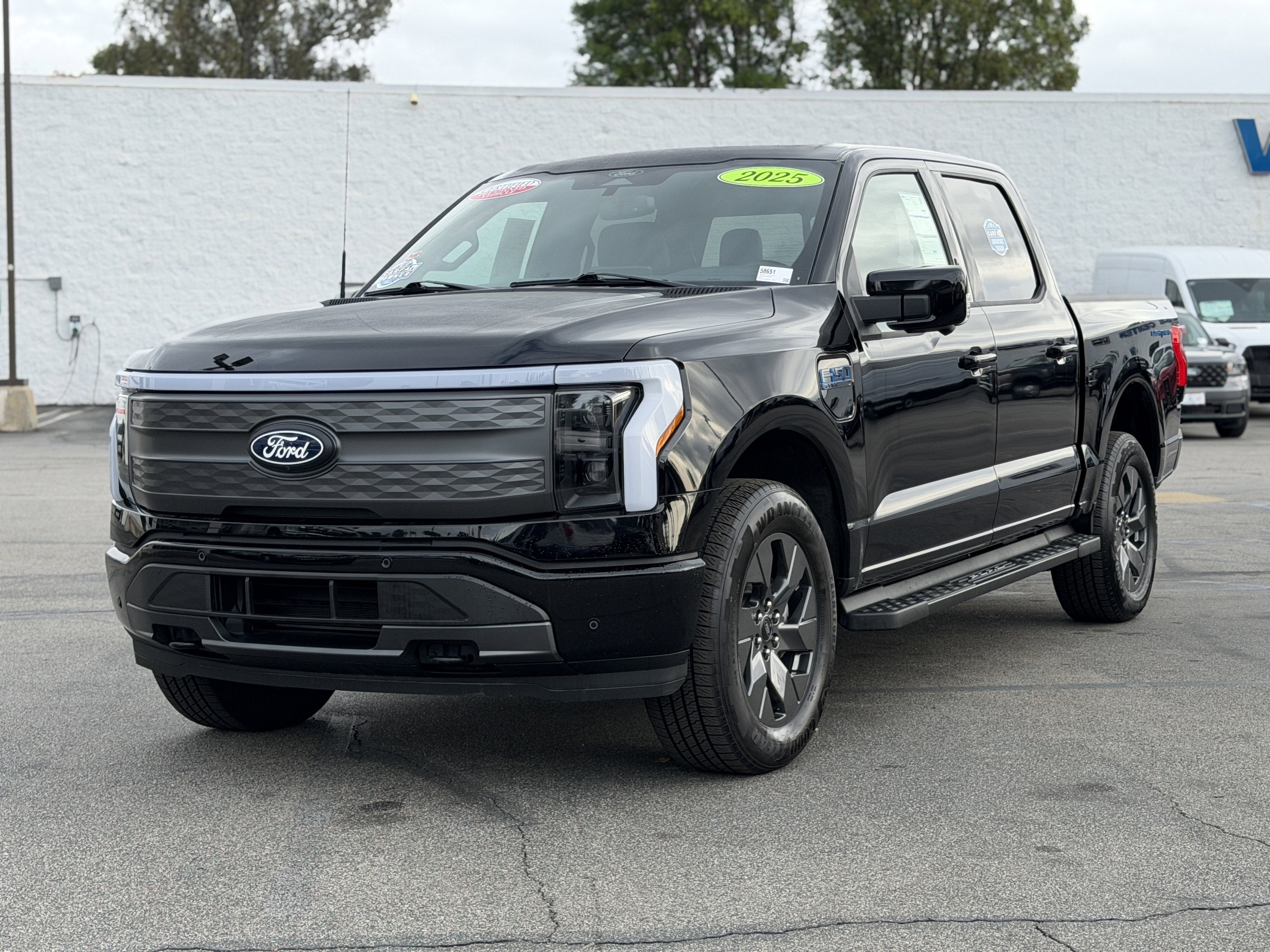 2025 Ford F-150 Lightning LARIAT
