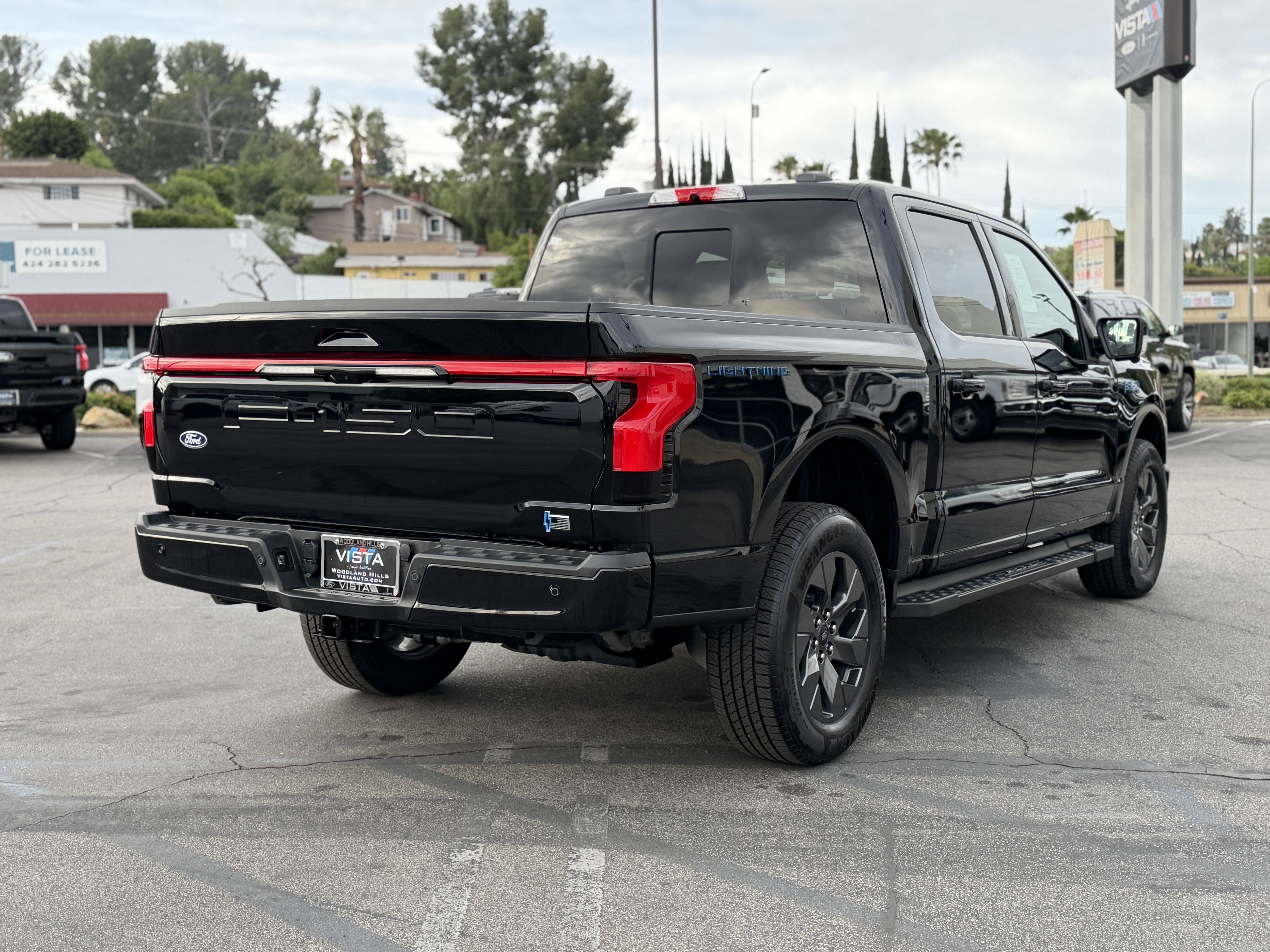 2025 Ford F-150 Lightning LARIAT