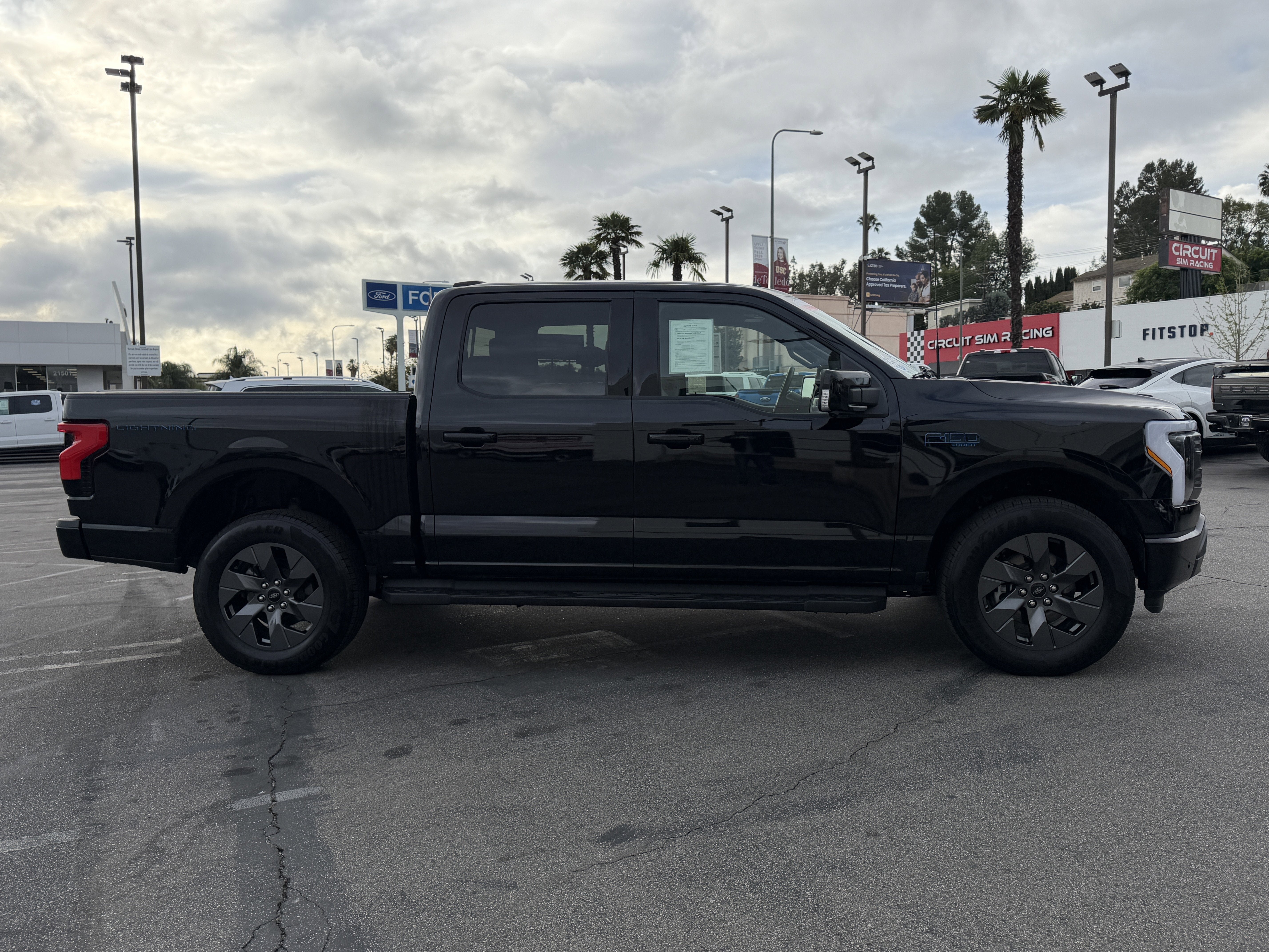2025 Ford F-150 Lightning LARIAT