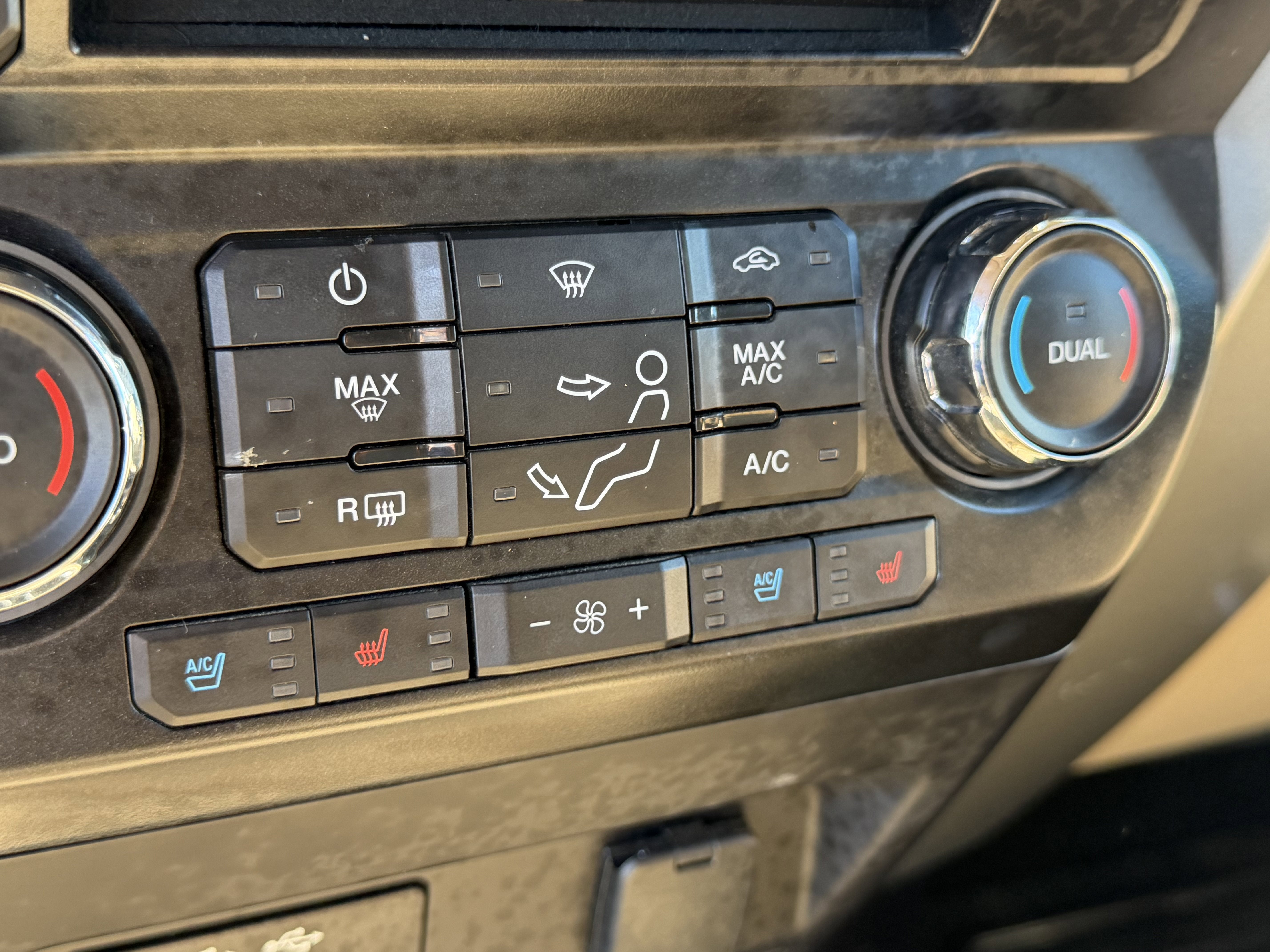 2017 Ford Super Duty F-250 SRW Lariat 4WD Crew Cab 8' Box