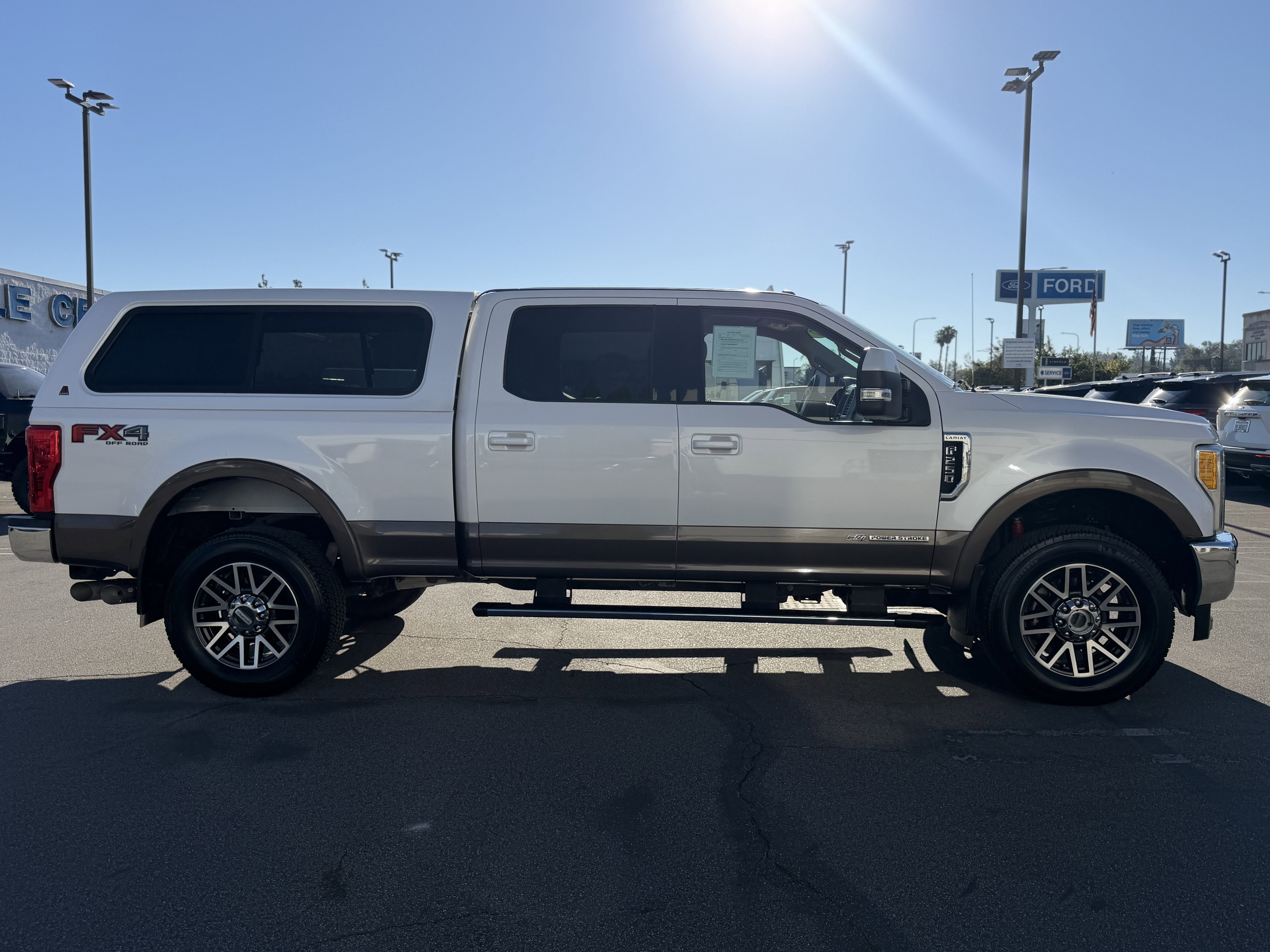2017 Ford Super Duty F-250 SRW Lariat 4WD Crew Cab 8' Box