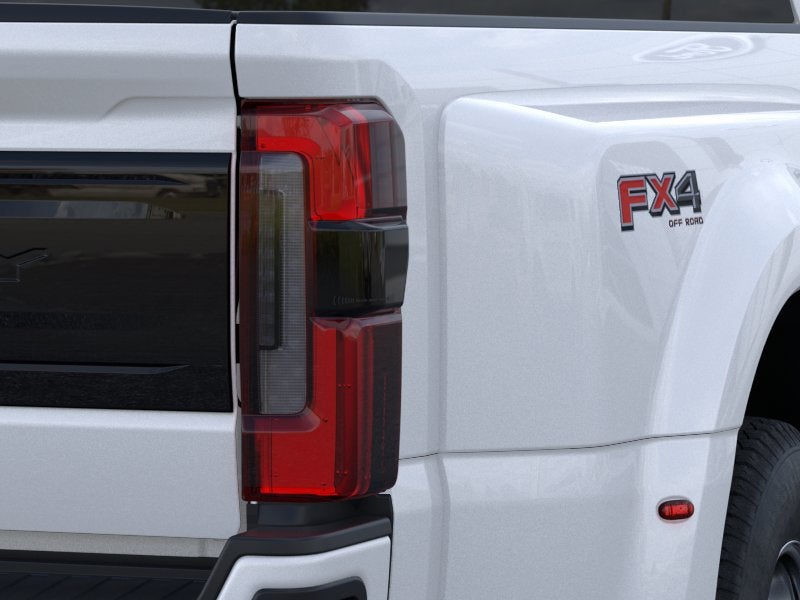 2026 Ford Super Duty F-350 DRW PLATINUM 4WD Crew Cab 8' Box