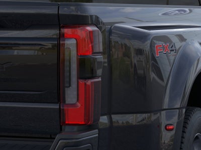 2026 Ford Super Duty F-450 DRW PLATINUM 4WD Crew Cab 8' Box