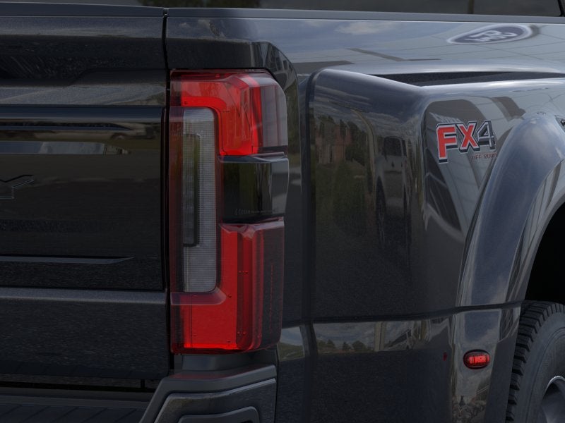 2026 Ford Super Duty F-450 DRW PLATINUM 4WD Crew Cab 8' Box