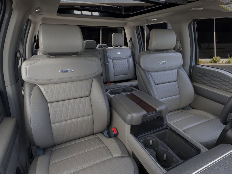 2026 Ford Super Duty F-450 DRW PLATINUM 4WD Crew Cab 8' Box