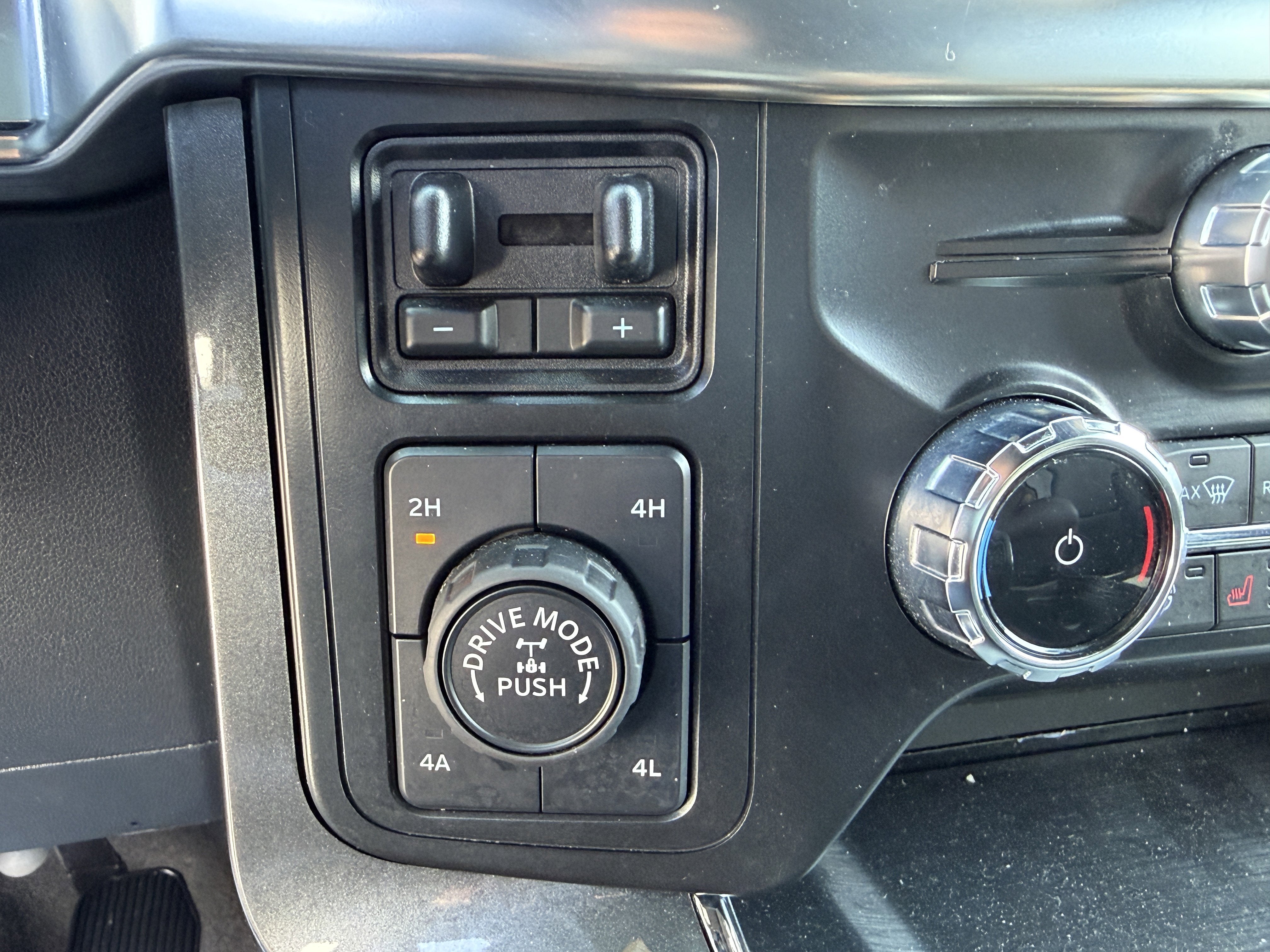 2023 Ford F-150 LARIAT 4WD SuperCrew 5.5' Box