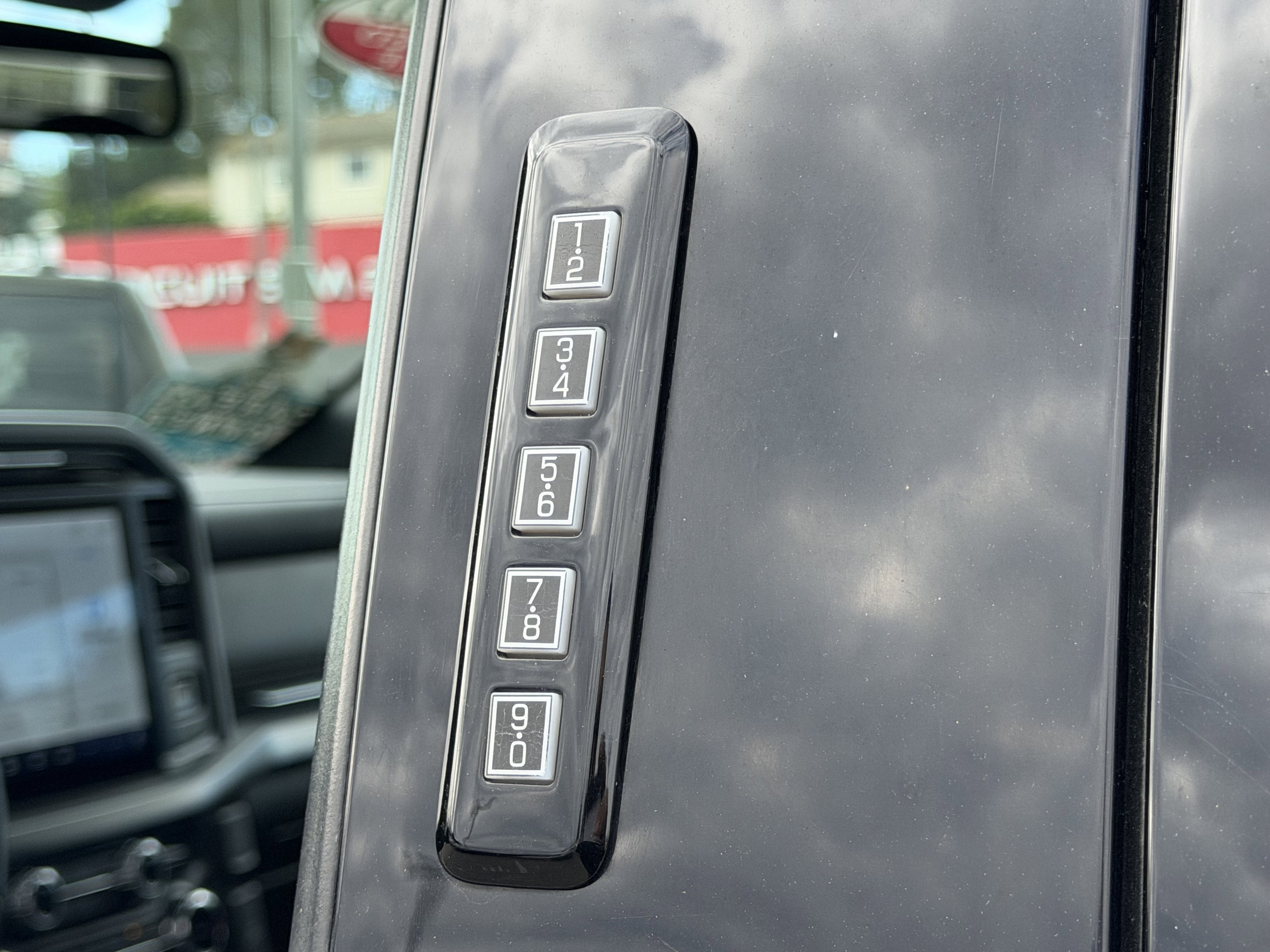 2022 Ford F-150 Platinum 4WD SuperCrew 5.5' Box