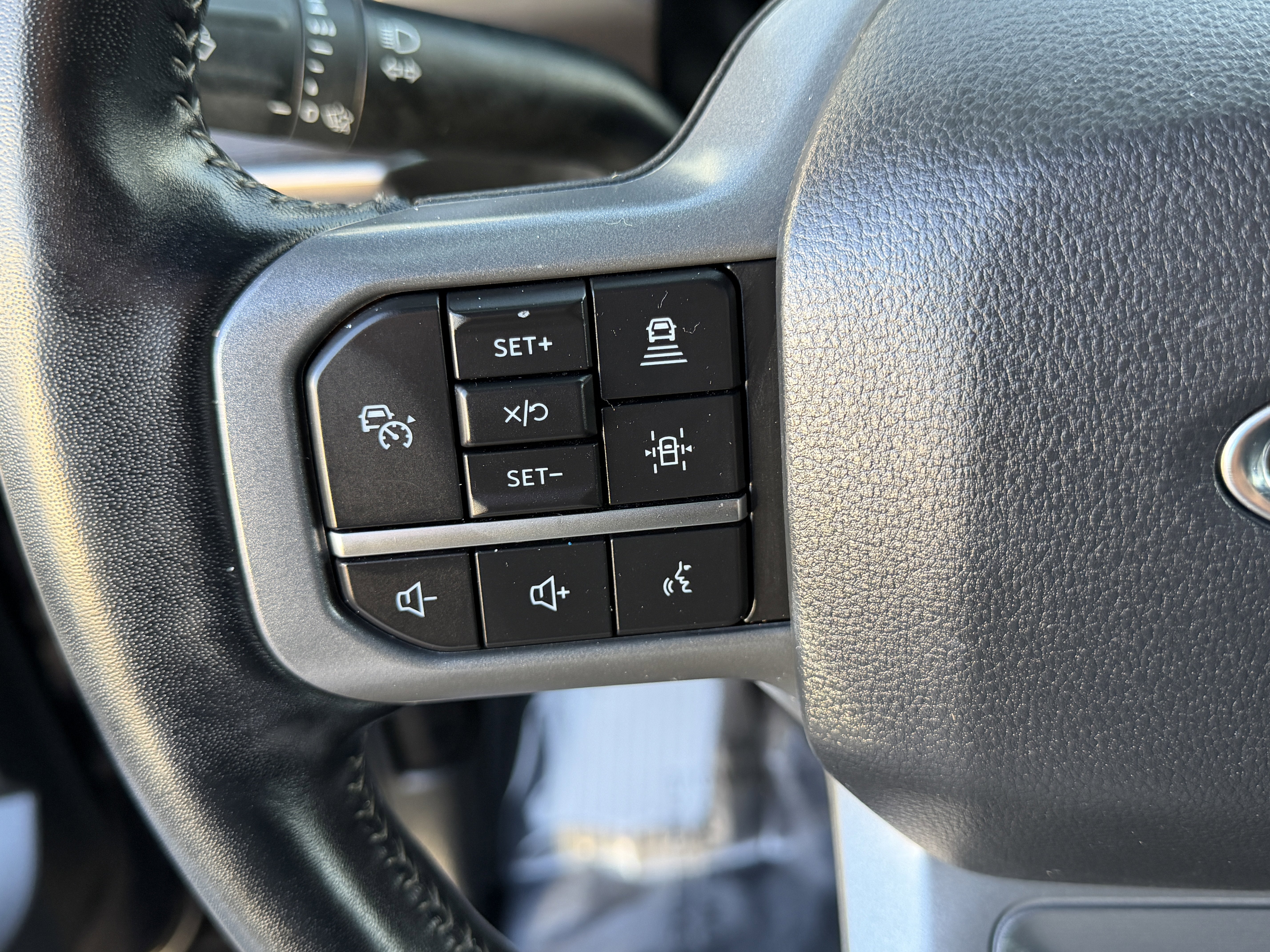 2023 Ford F-150 LARIAT 4WD SuperCrew 5.5' Box