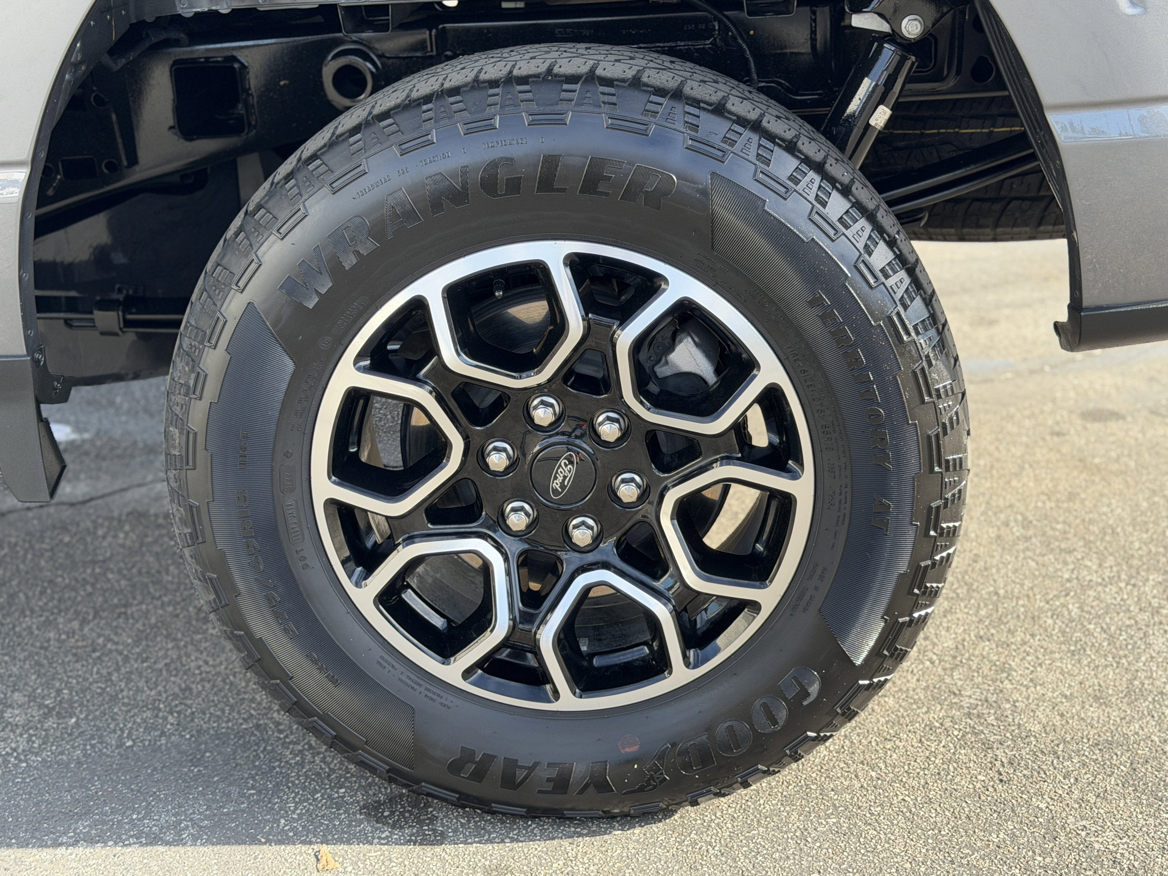 2022 Ford F-150 LARIAT 4WD SuperCrew 5.5' Box