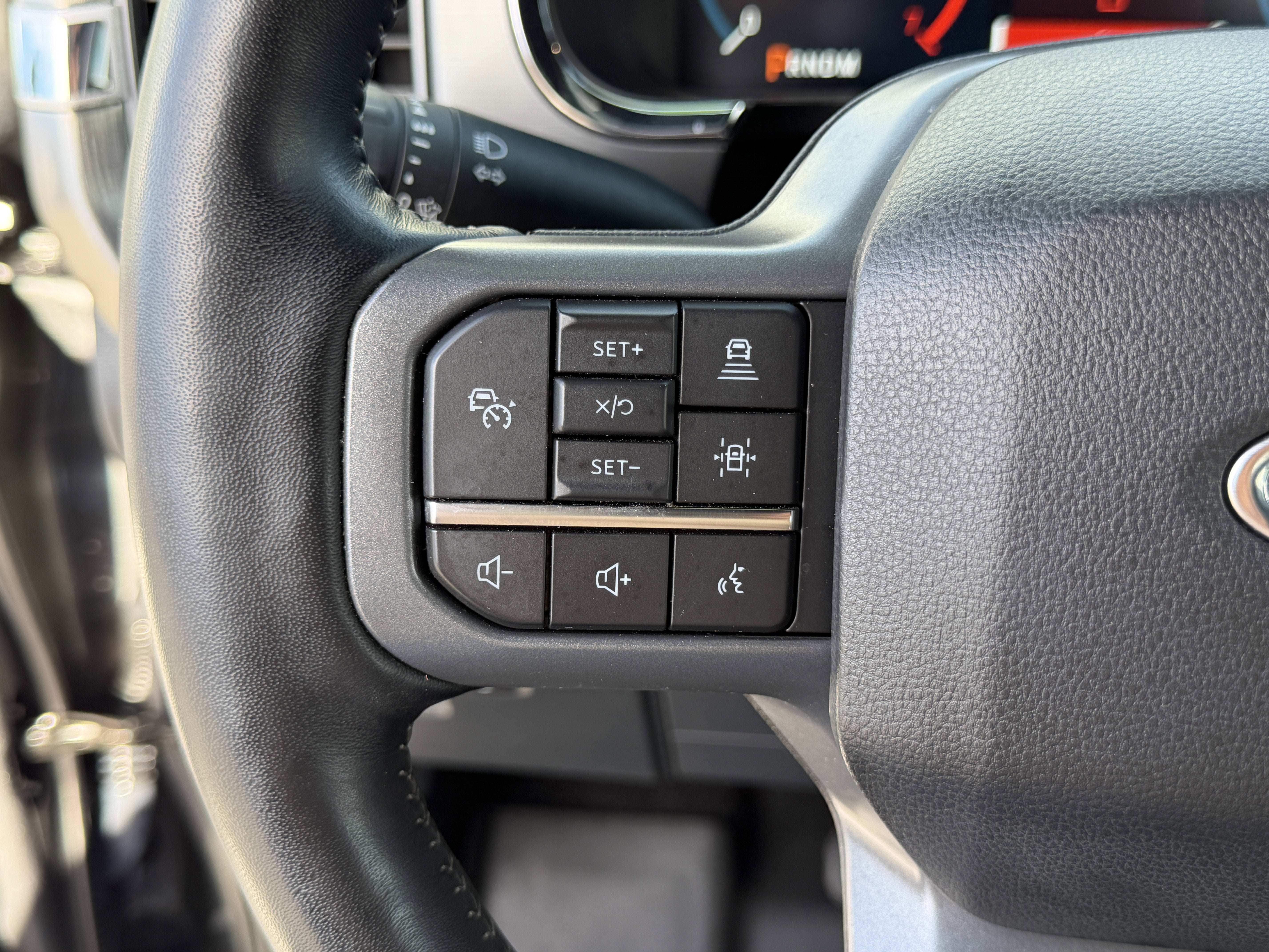 2022 Ford F-150 LARIAT 4WD SuperCrew 5.5' Box