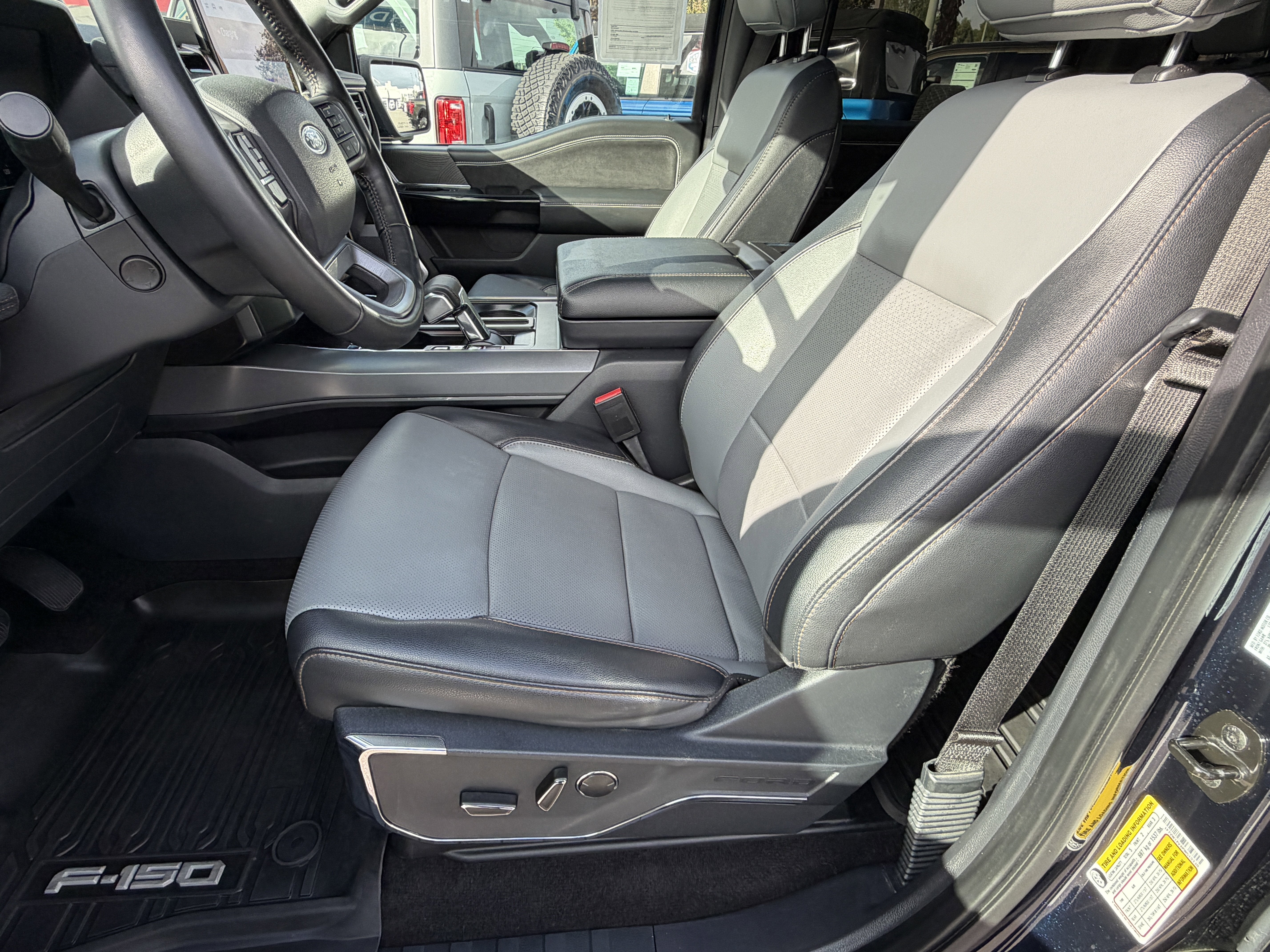 2023 Ford F-150 Lightning LARIAT 4WD SuperCrew 5.5' Box