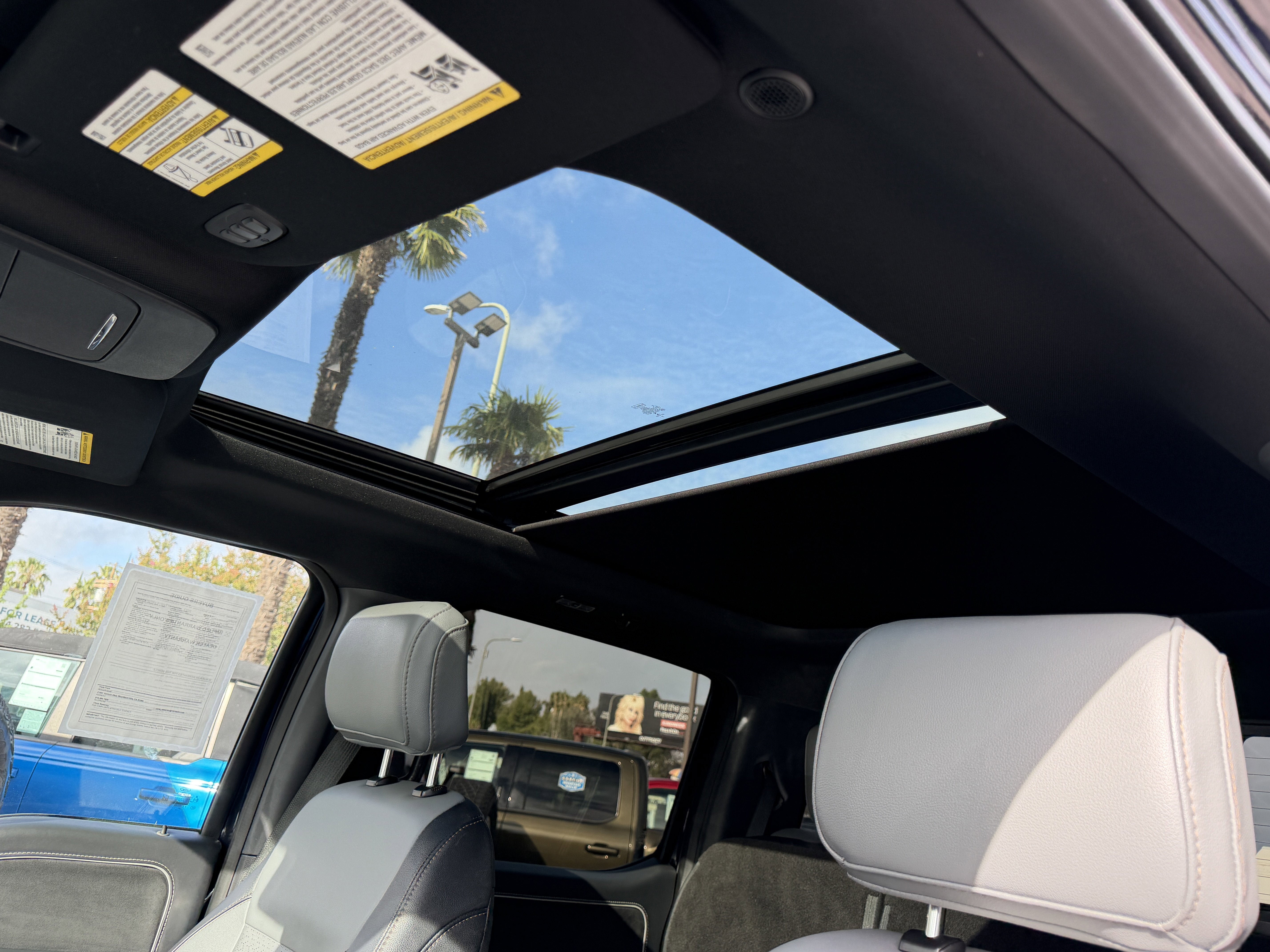 2023 Ford F-150 Lightning LARIAT 4WD SuperCrew 5.5' Box