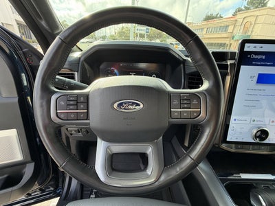 2023 Ford F-150 Lightning LARIAT 4WD SuperCrew 5.5' Box