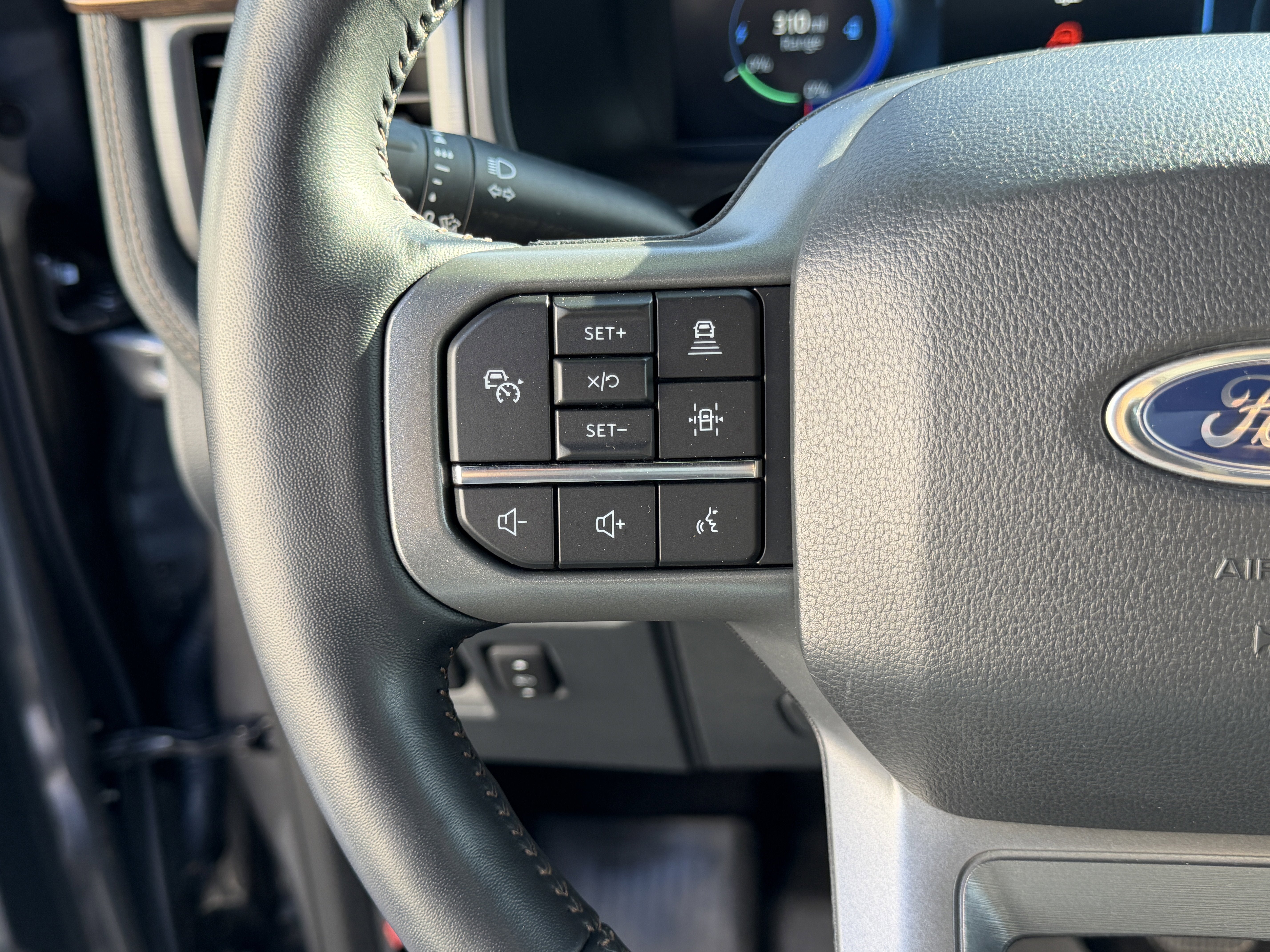 2022 Ford F-150 Lightning LARIAT