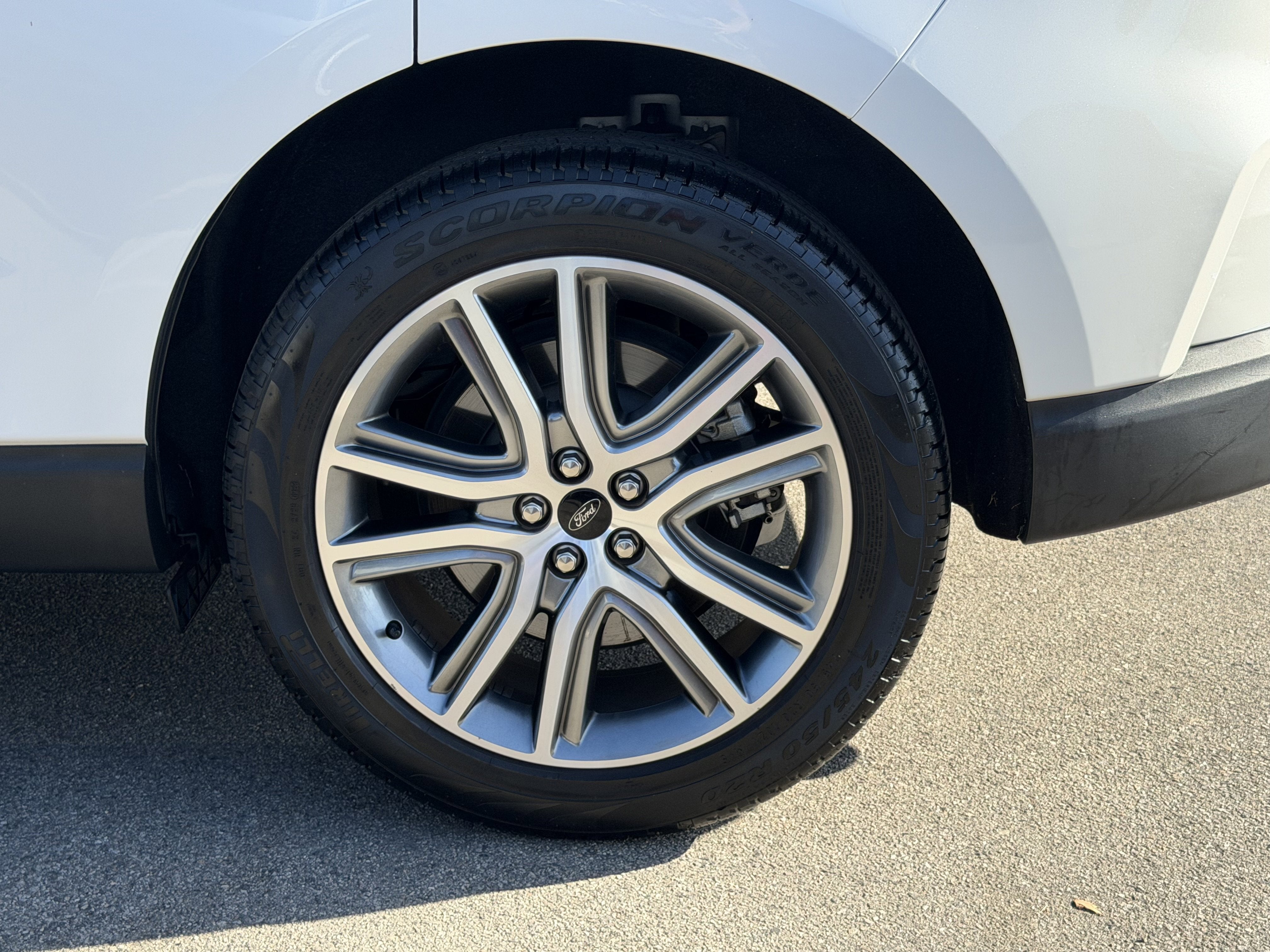 2023 Ford Edge Titanium