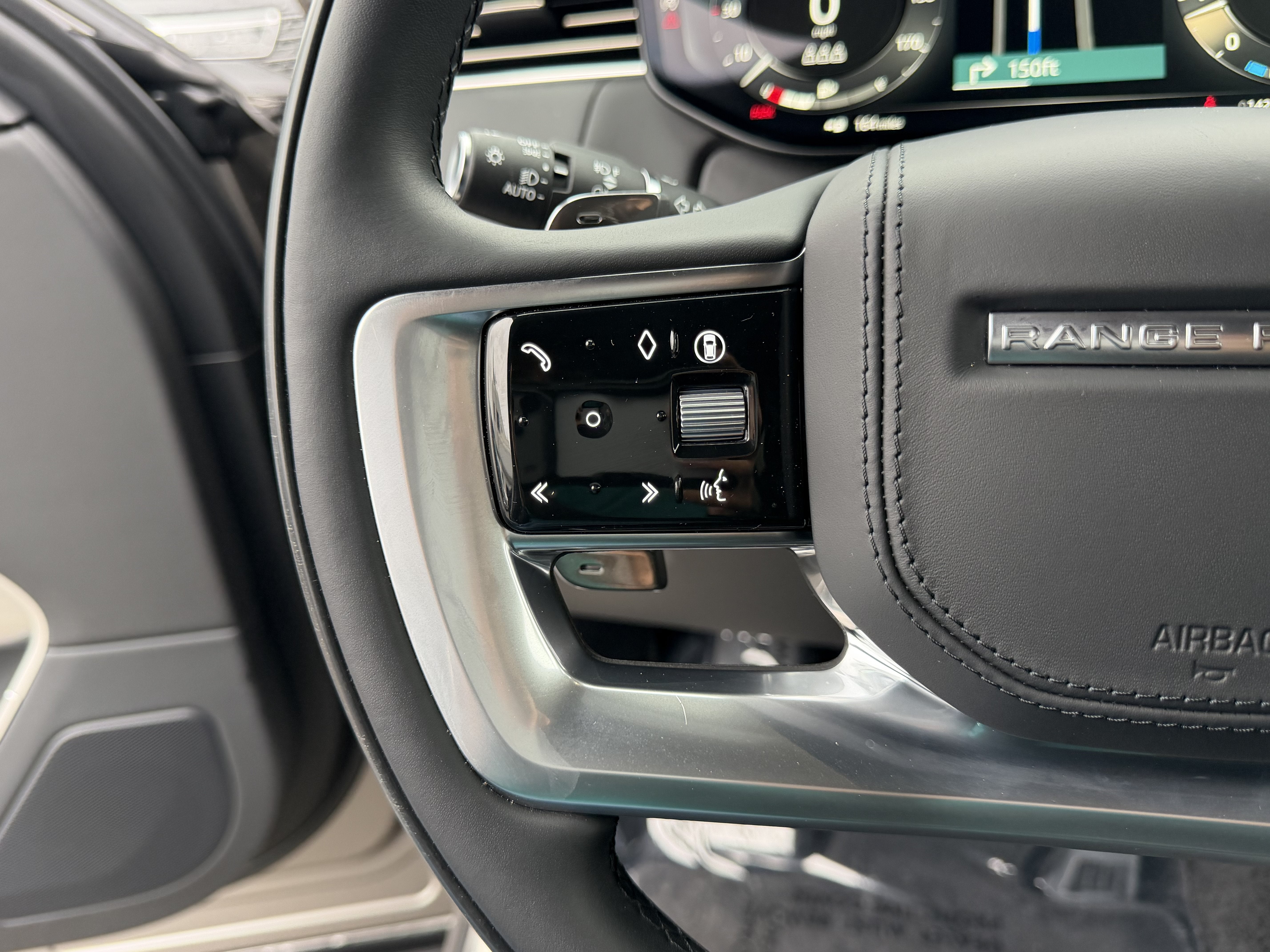 2025 Land Rover Range Rover SE