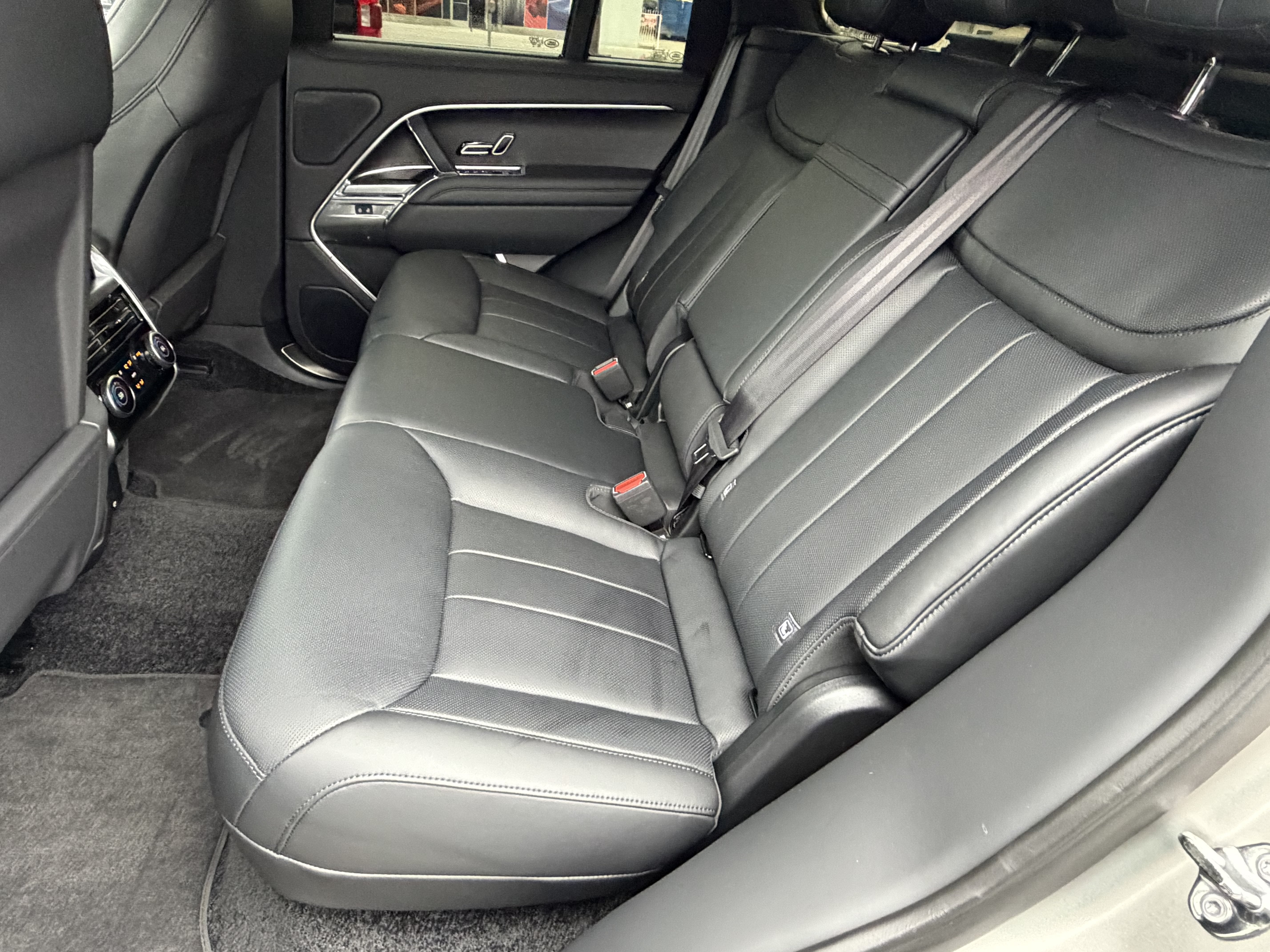 2025 Land Rover Range Rover SE