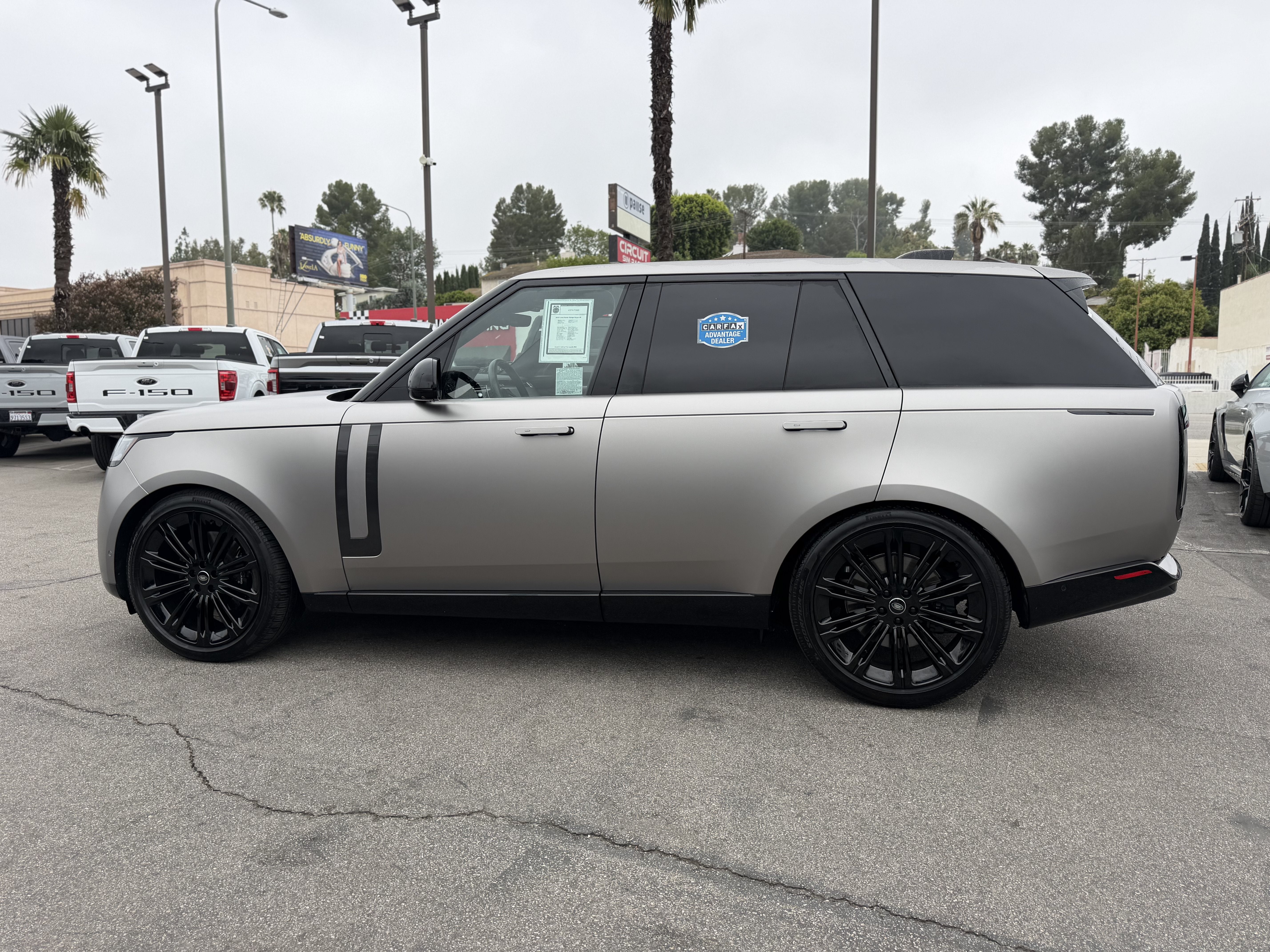 2025 Land Rover Range Rover SE